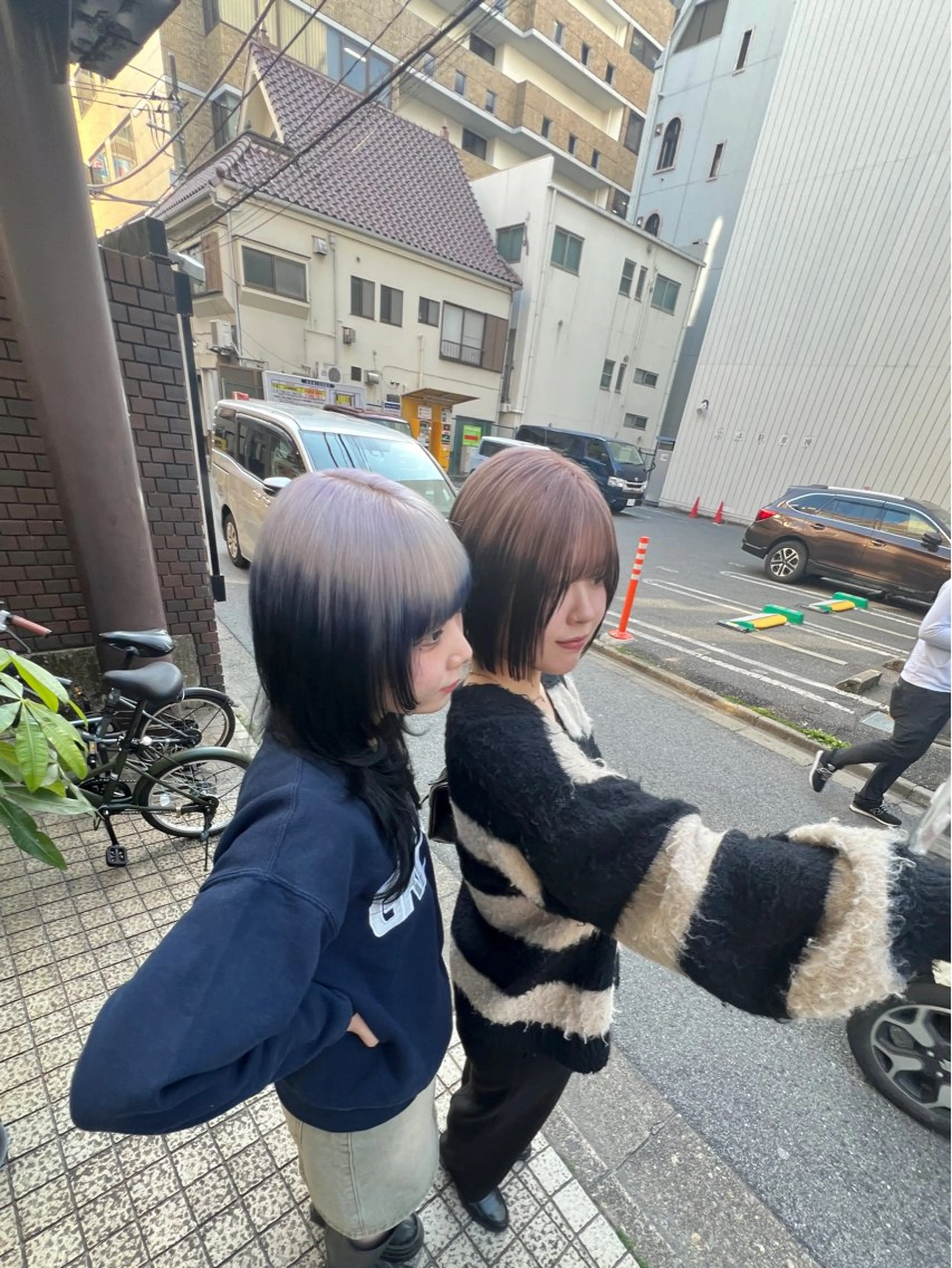 ミディアム カラー デザインカラー ブリーチ毛の縮毛矯正 ハイトーン/岡本智樹のヘアスタイル