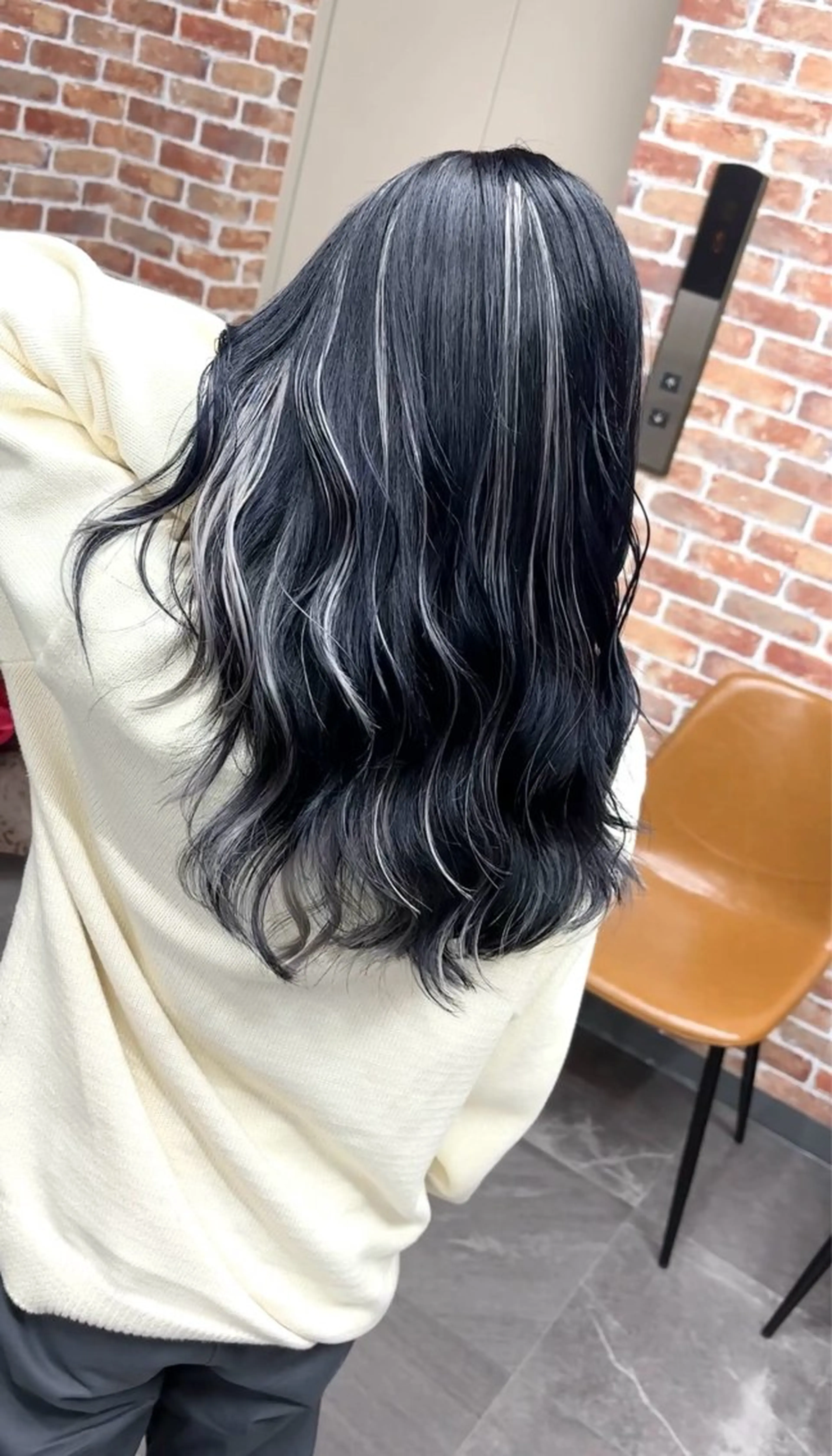 セミロング カラー ハイライトカラー エクステ ハイライト ギャルの革命児 秀斗のヘアスタイル