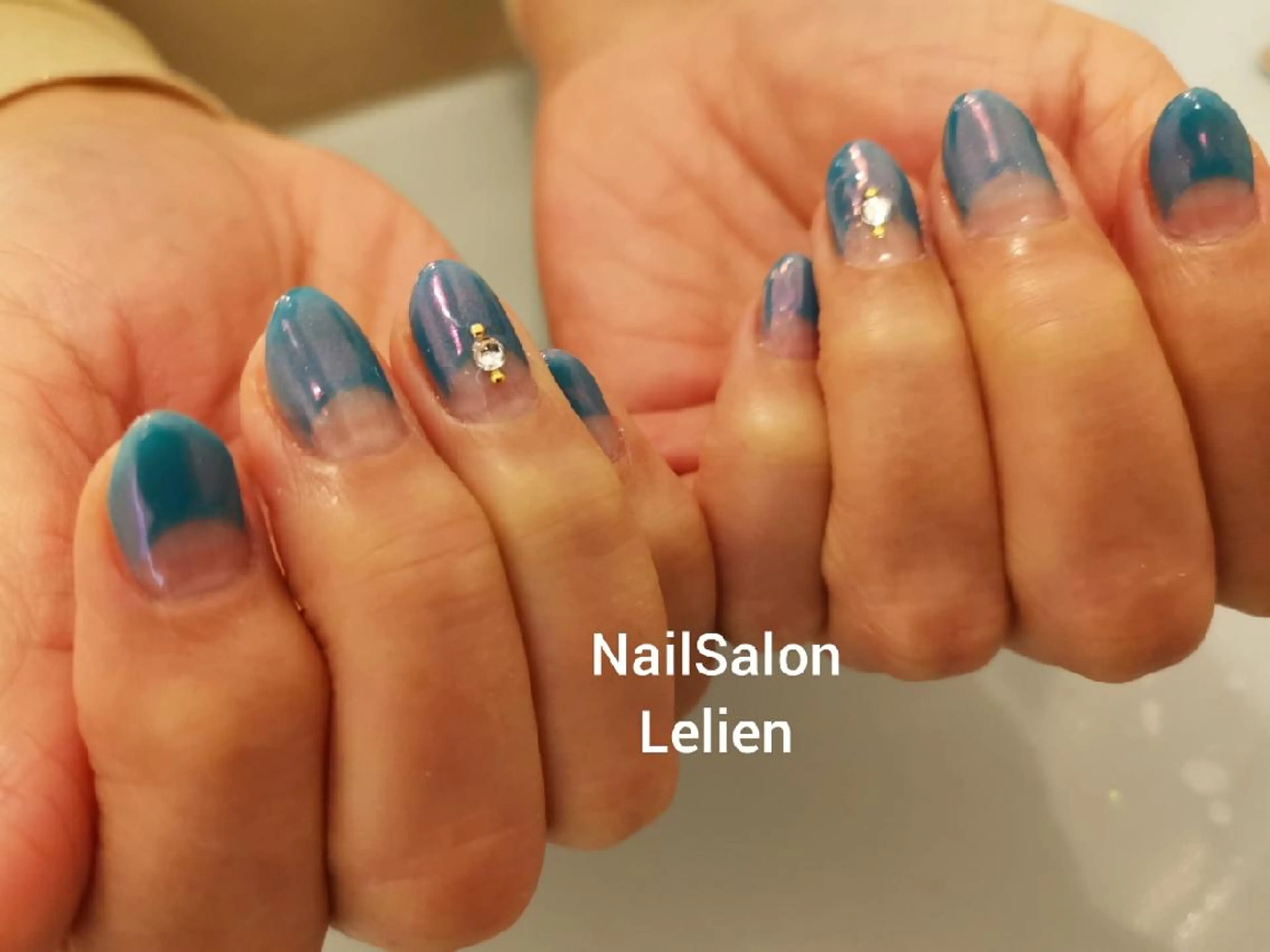 ネイル オーロラネイル ミラーネイル ネイルサロン Lelienルリエのネイルデザイン