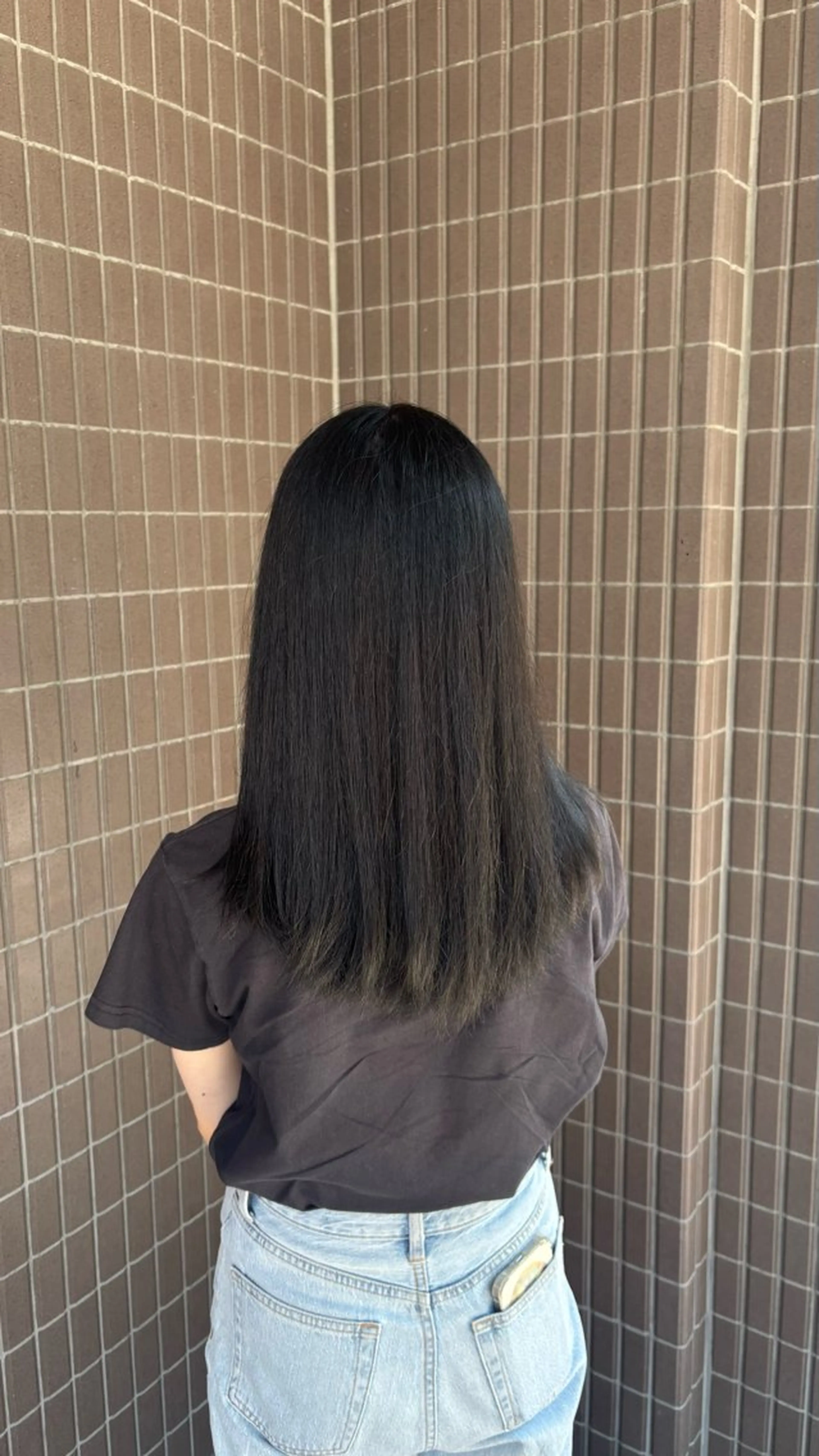 セミロング カラー 黒髪 ブリーチ 小池 かなこのヘアスタイル