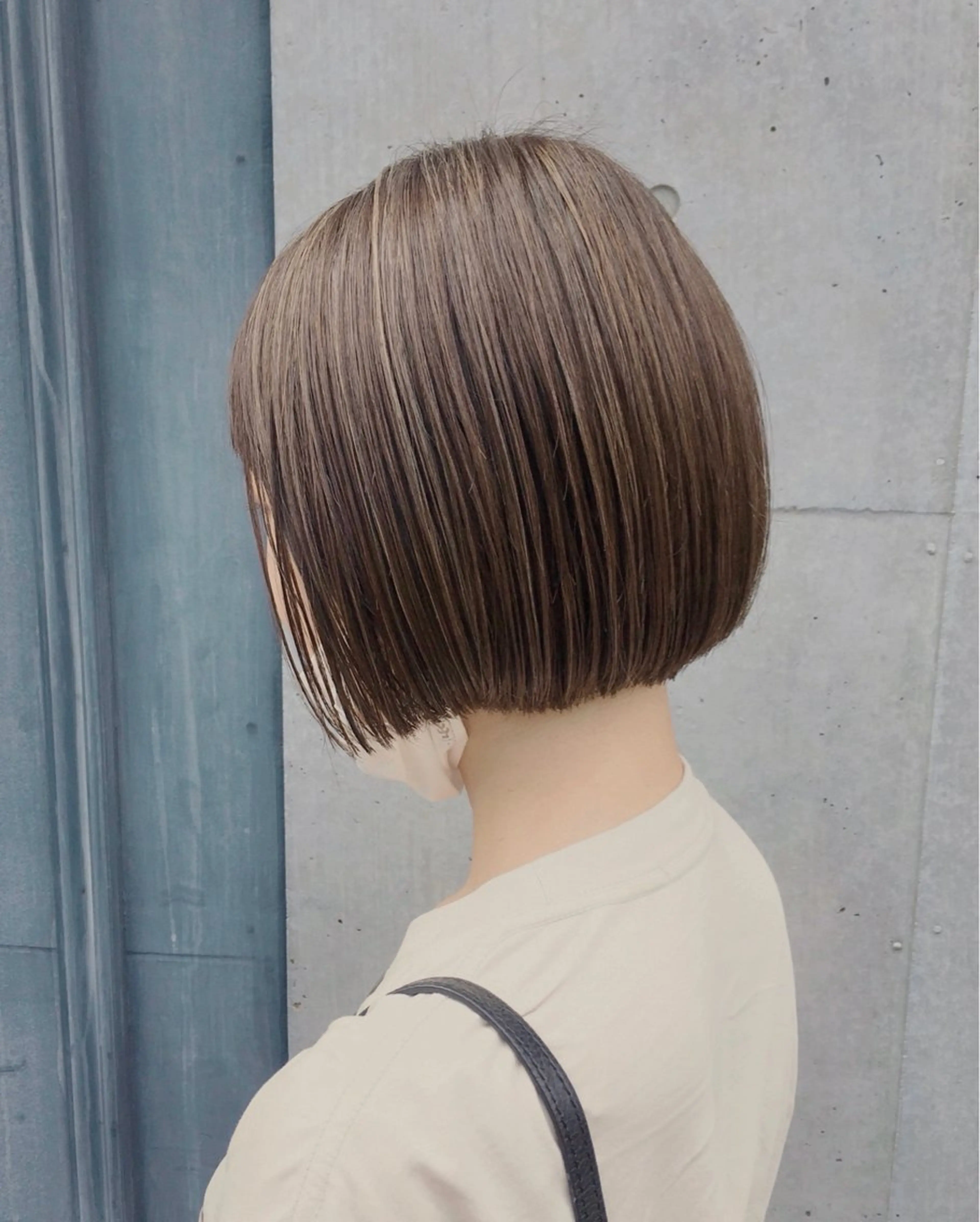 ショート カラー アッシュ ベージュカラー ハイライトカラー ハイライト カット ヘアカラー トリートメント Lien所属・marika/ボブ /透明感カラーのヘアスタイル