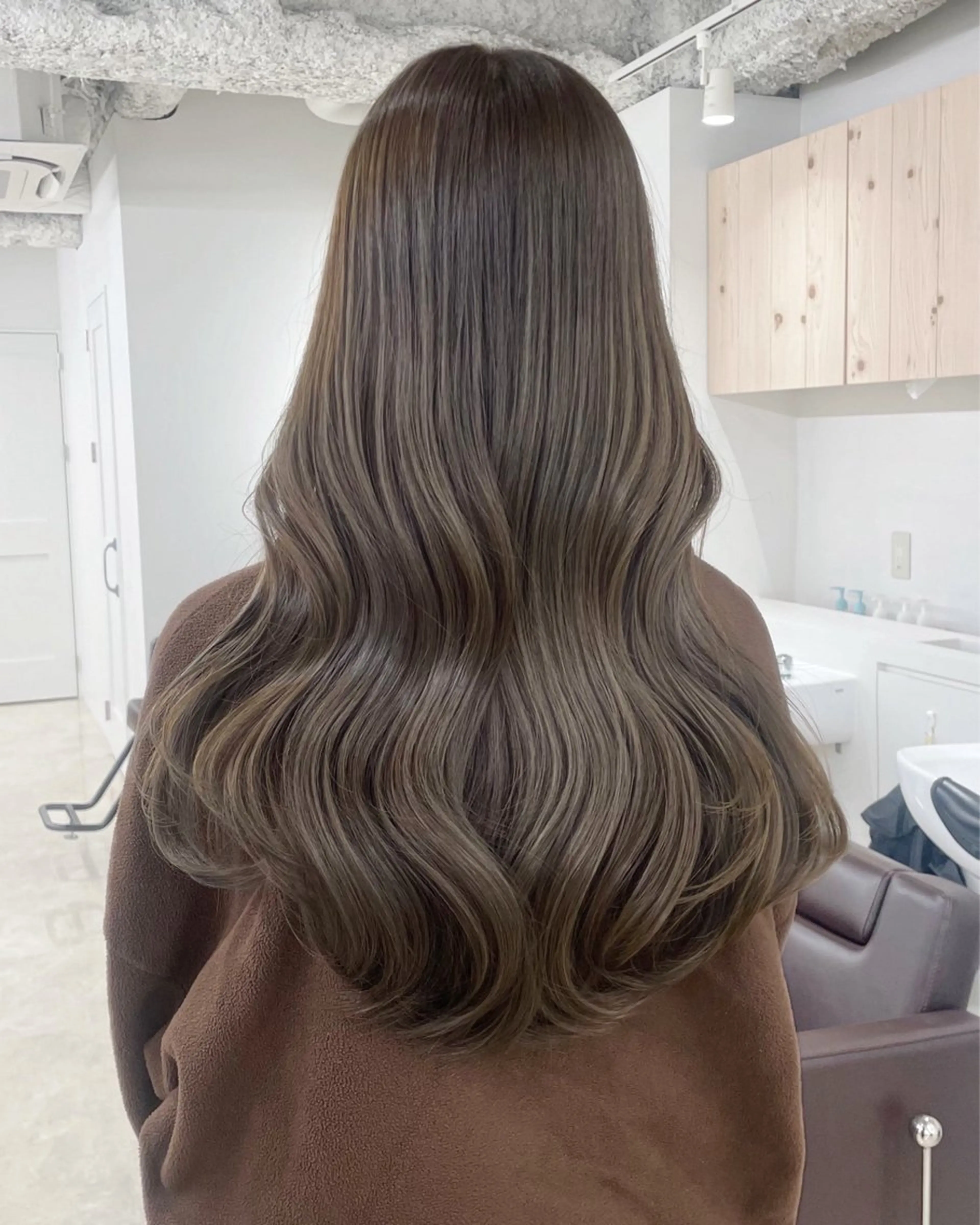 ロング カラー カット ヘアカラー トリートメント ヘアセット 新宿/韓国ヘア/ 髪質改善ストレートのヘアスタイル