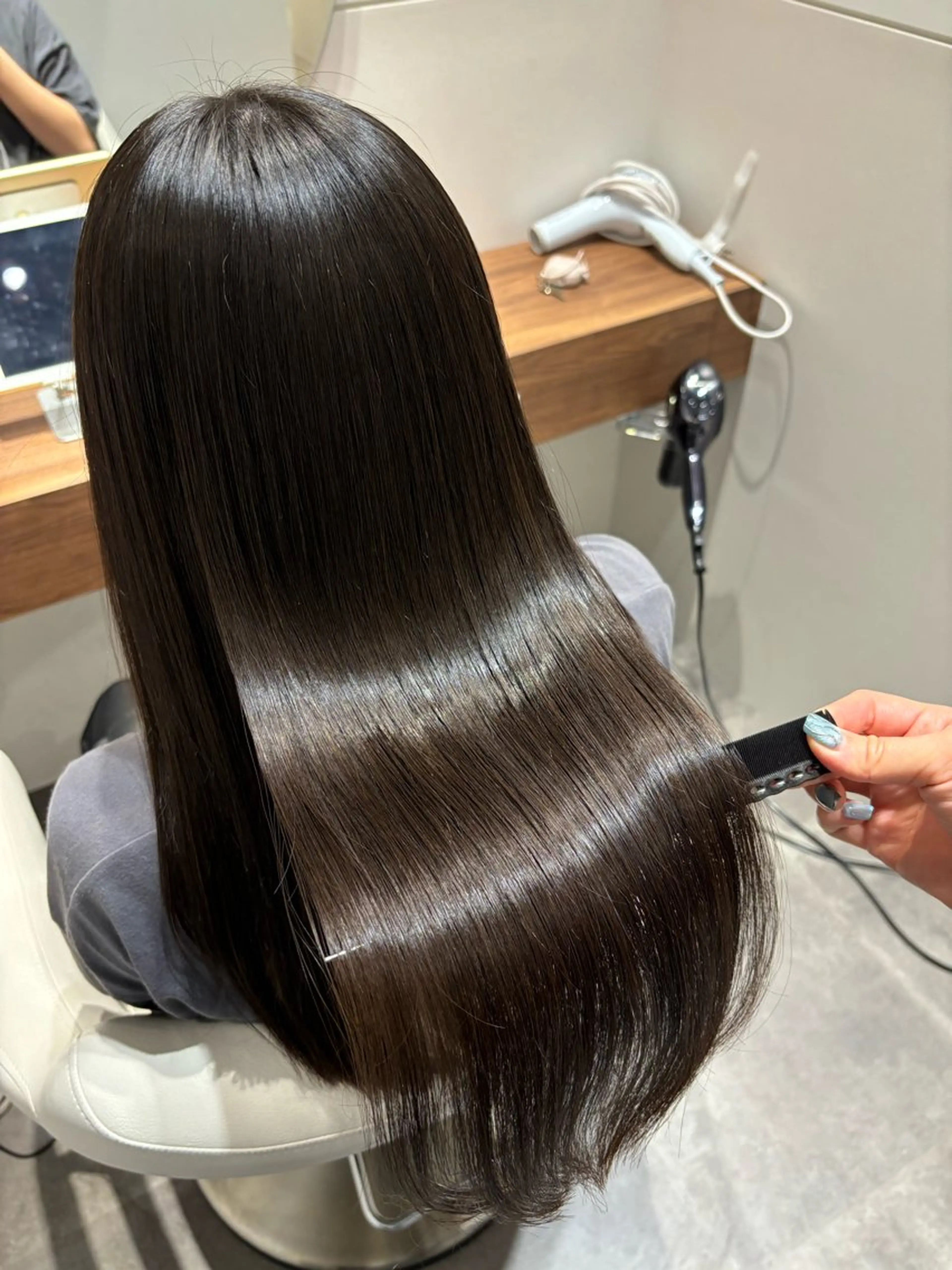 ロング ヘアカラー トリートメント 美髪ヘア 🤍erikaのヘアスタイル