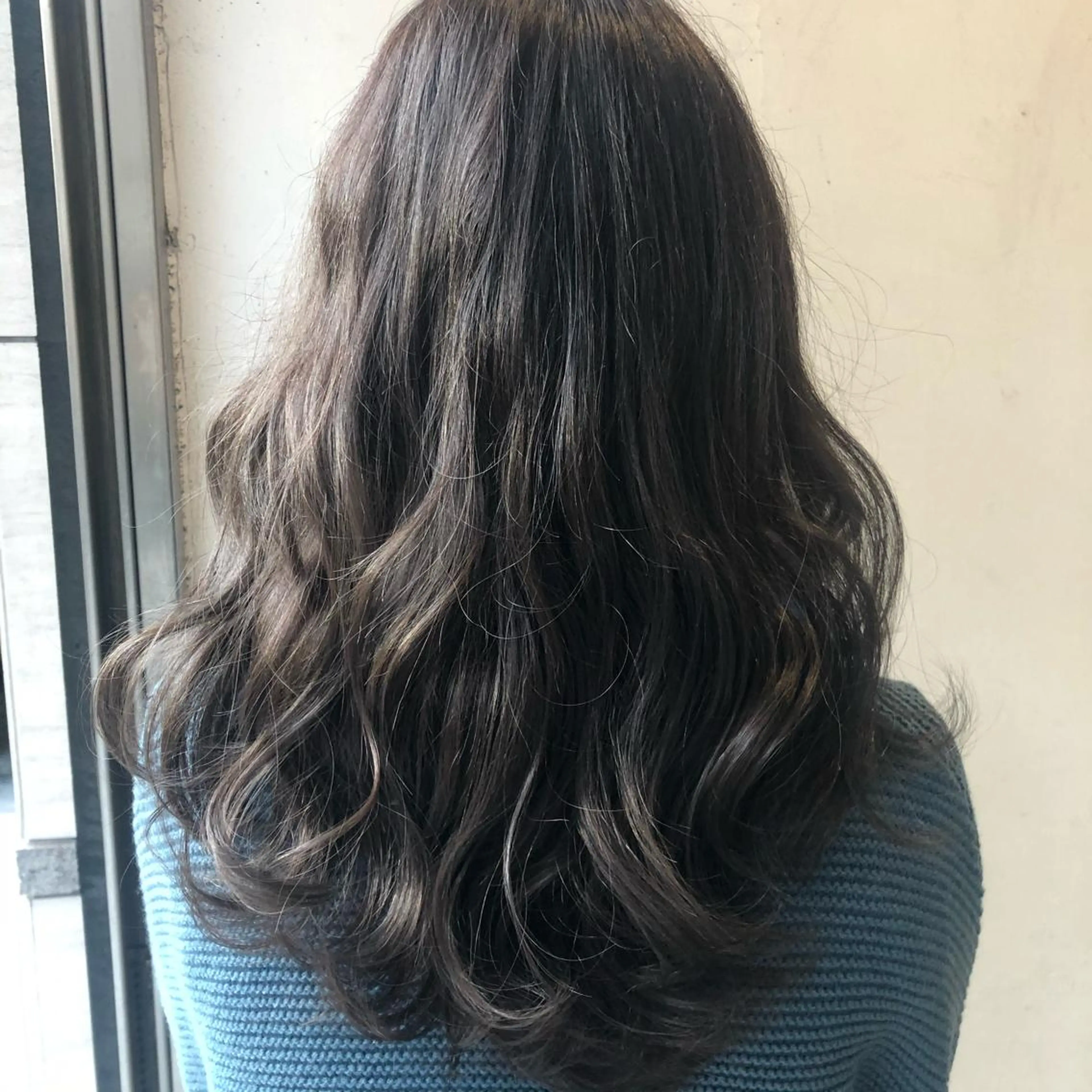 セミロング カラー アッシュ アッシュグレー アッシュグレージュ グレージュ レイヤーカット 💚 nao💚のヘアスタイル