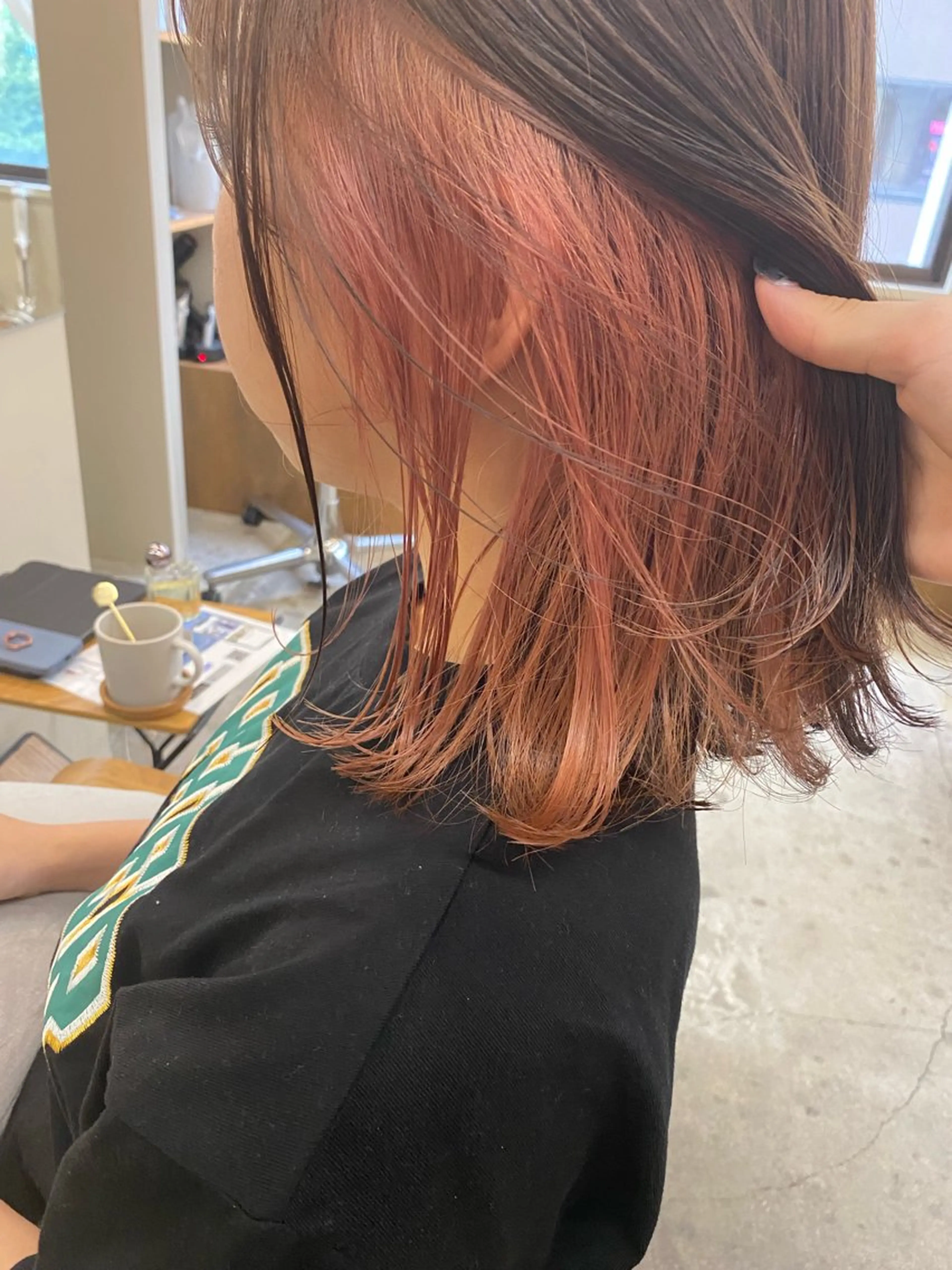 ミディアム カラー イヤリングカラー インナーカラー ピンクカラー ボブ カット ヘアカラー トリートメント erika /韓国ヘアのヘアスタイル