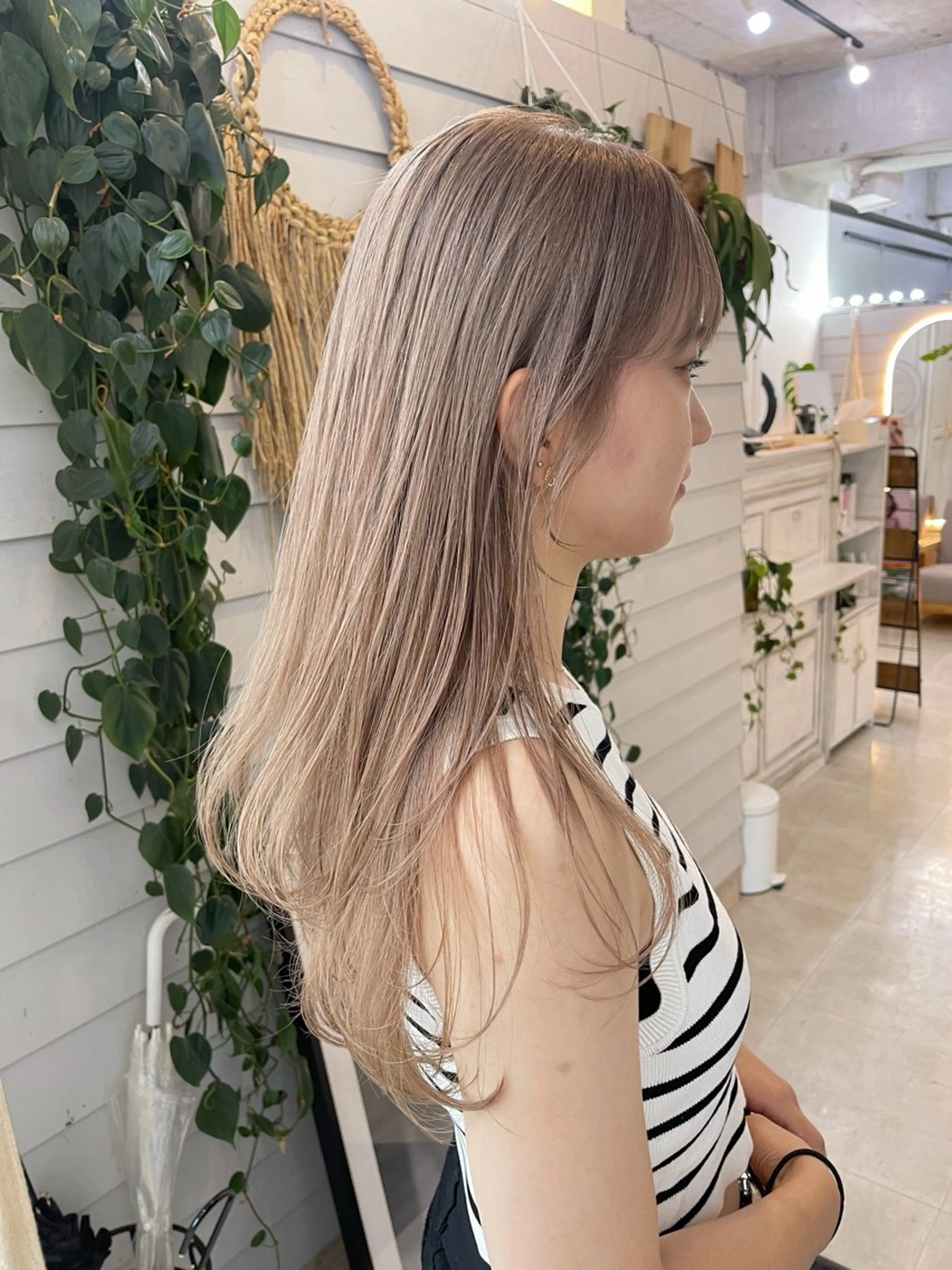 セミロング カラー ベージュカラー ミルクティーベージュ ヘアカラー トリートメント AiM 大名　似合わせカットのヘアスタイル