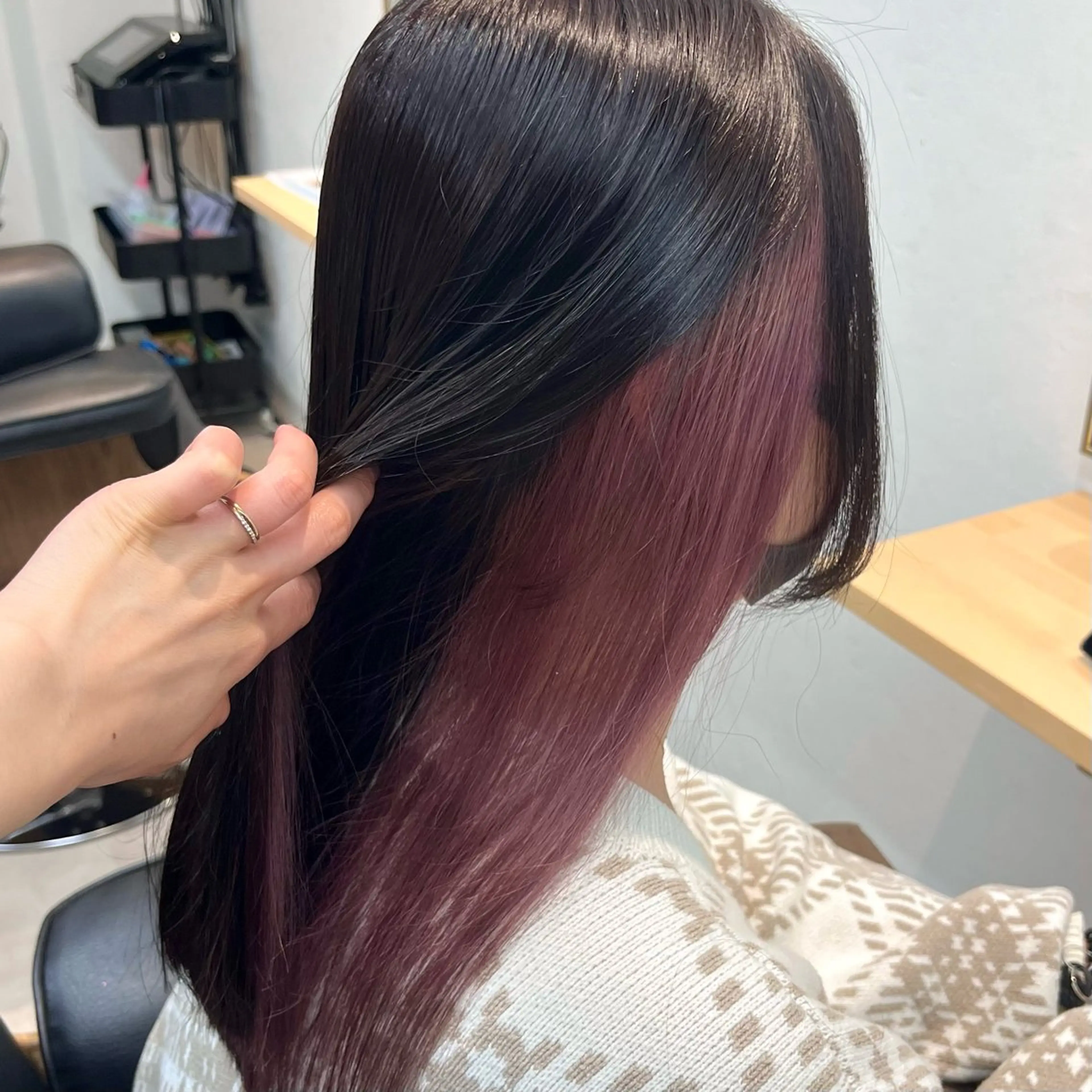 ロング カラー カシス ラベンダーカラー ピンクカラー カット ヘアカラー トリートメント 艶カラー/レイヤー/ ハイトーン/まなみのヘアスタイル