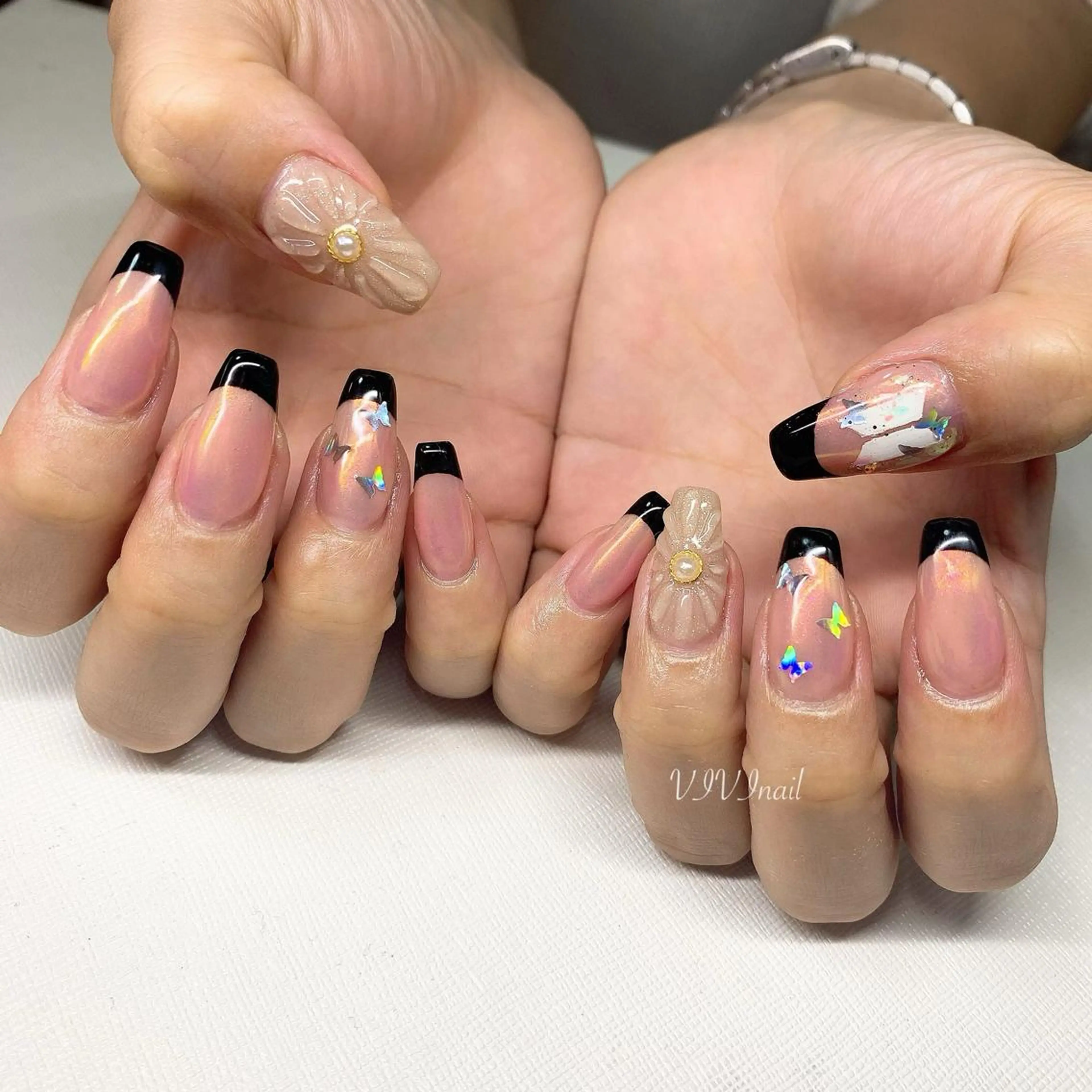ネイル オーロラネイル フレンチネイル ハンドネイル vivi nailのネイルデザイン