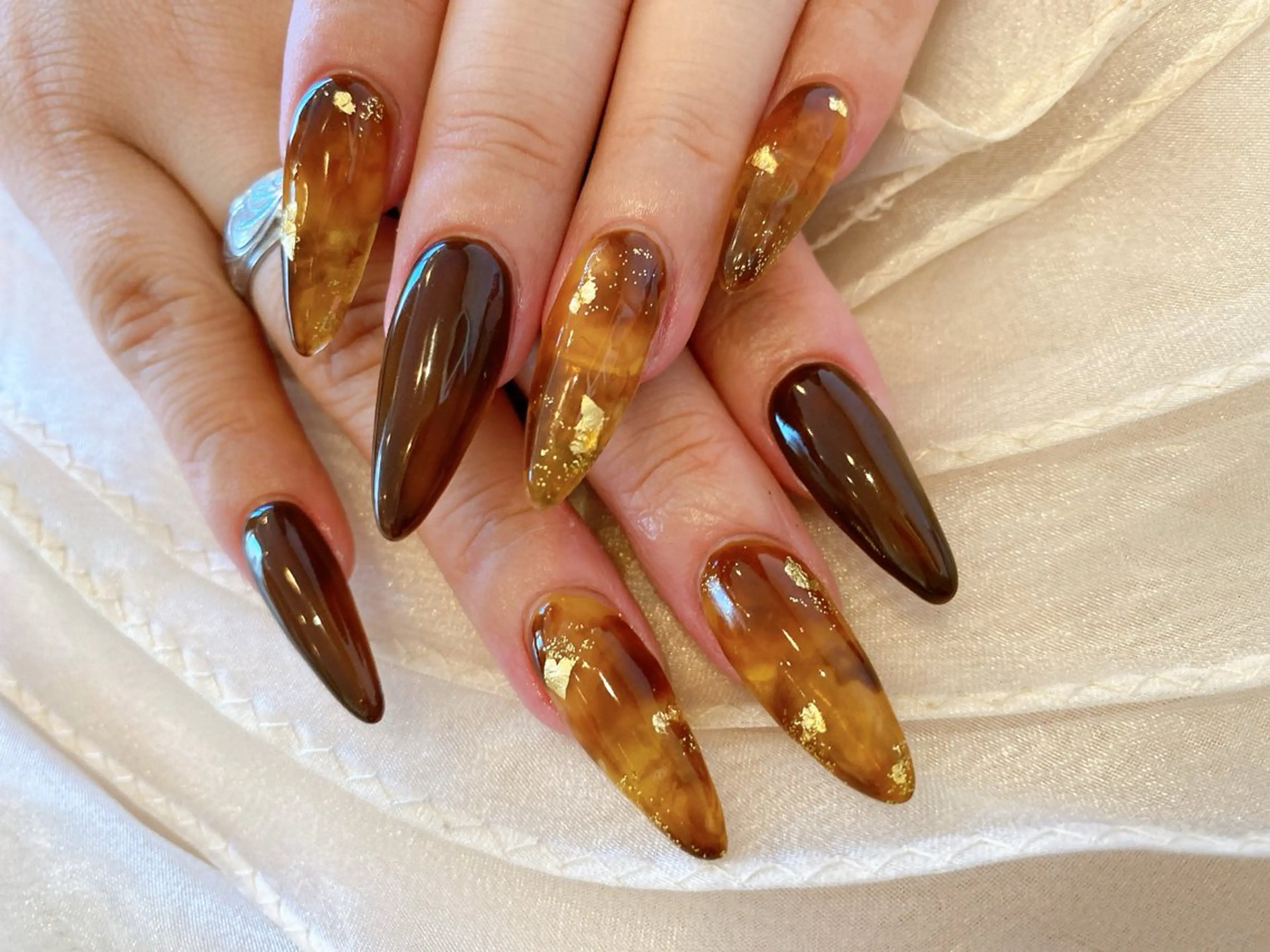 ネイル べっ甲ネイル ネイル ティアラのネイルデザイン