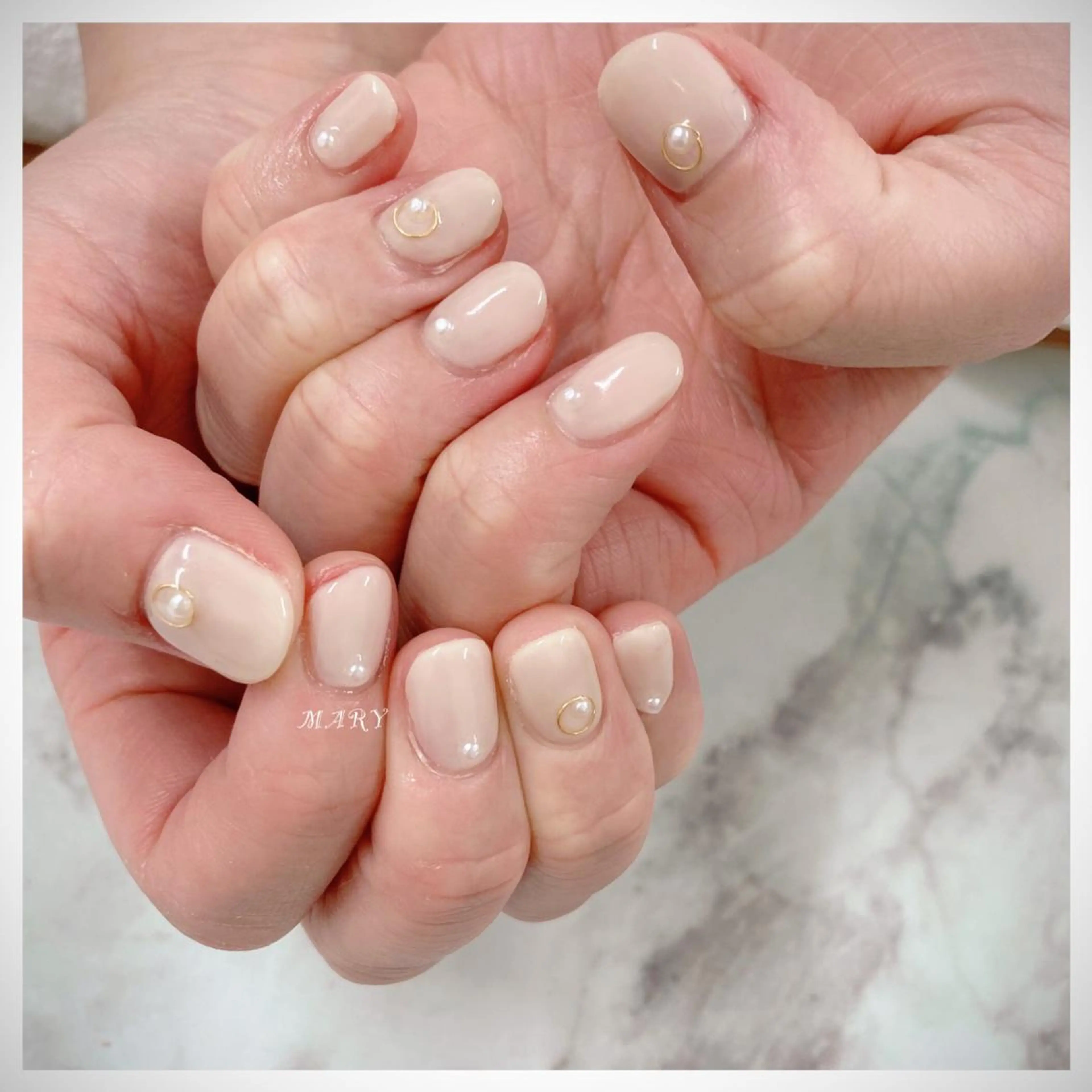 ネイル ニュアンスネイル オフィスネイル ワンカラーネイル ホワイト ハンドネイル Mary nail .narumiのネイルデザイン