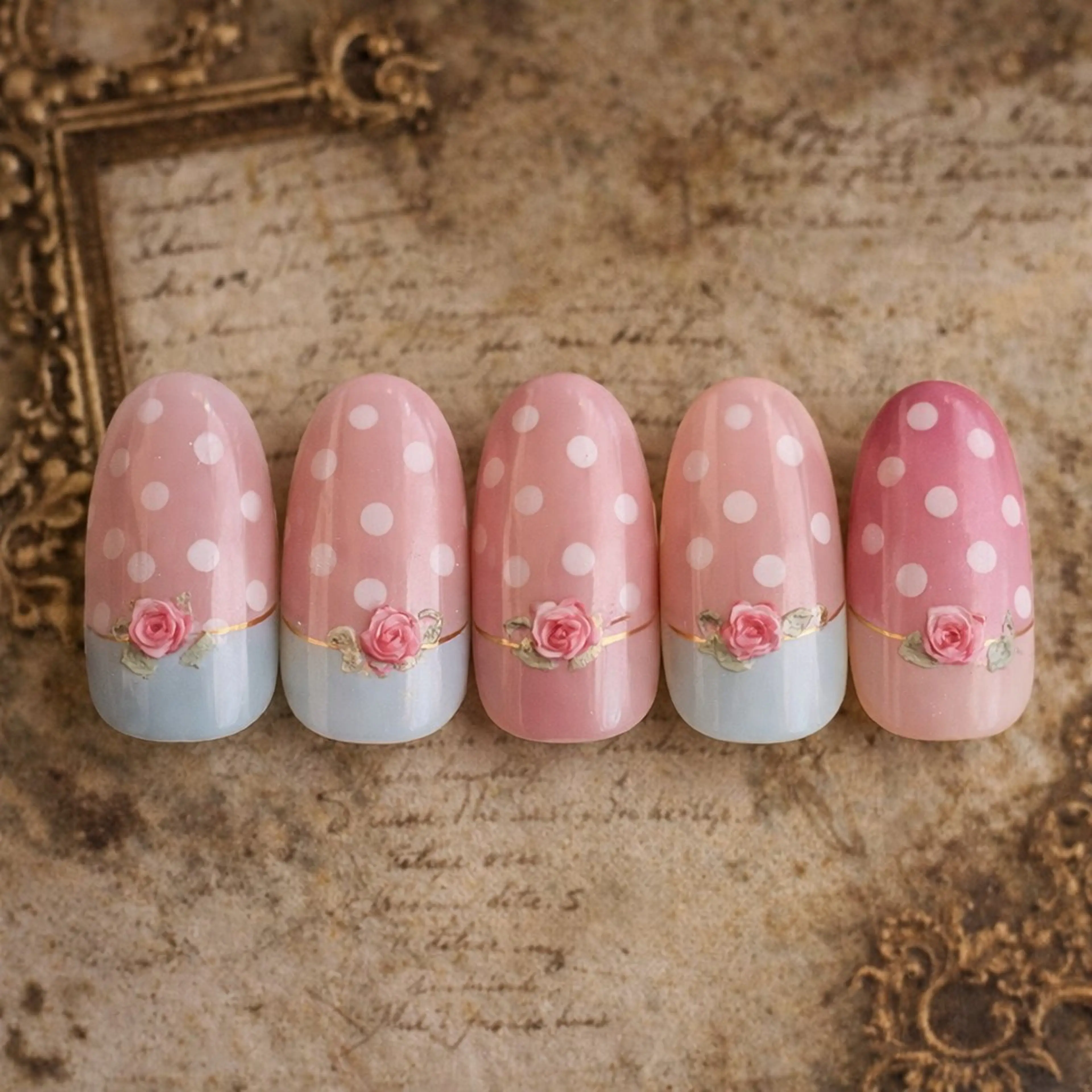 ネイル アートネイル ゴールド 春ネイル ハンドネイル Roger 舞のネイルデザイン