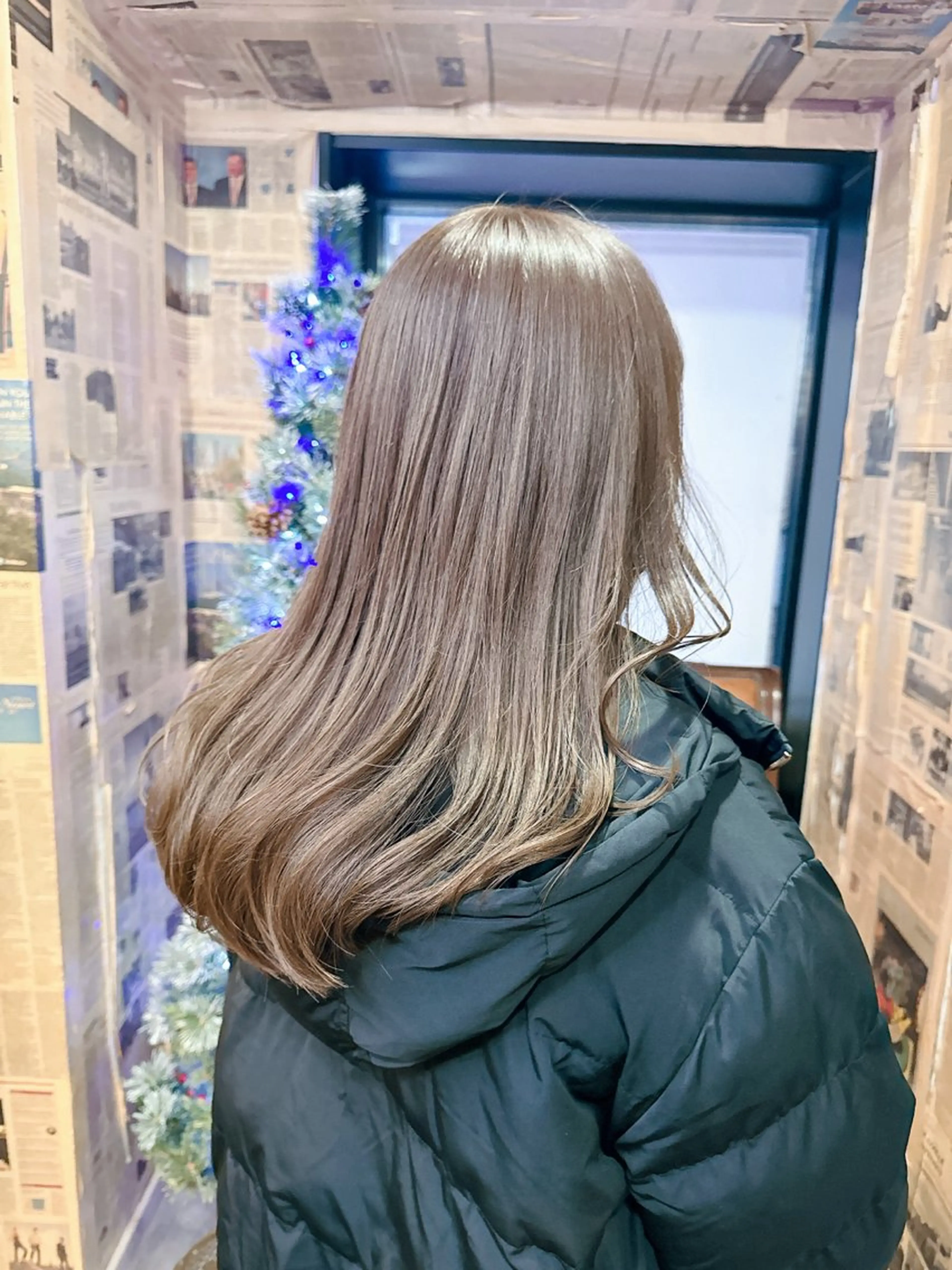 ミディアム カラー ベージュカラー ブリーチ ミルクティーベージュ ブリーチなしカラー Chic シックのヘアスタイル