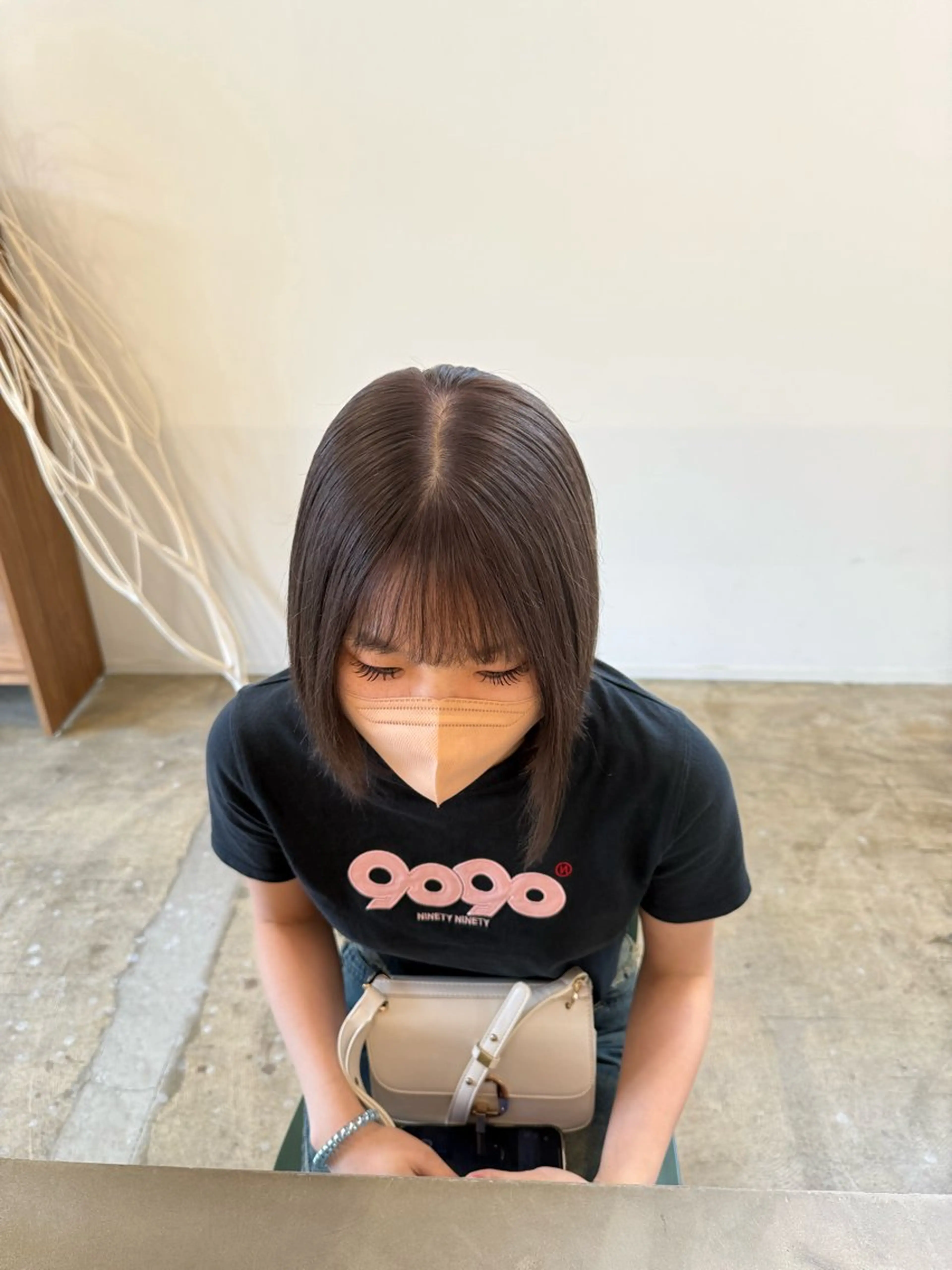 ミディアム カラー ブリーチ グレージュ カット ヘアカラー 吉川 莉央のヘアスタイル