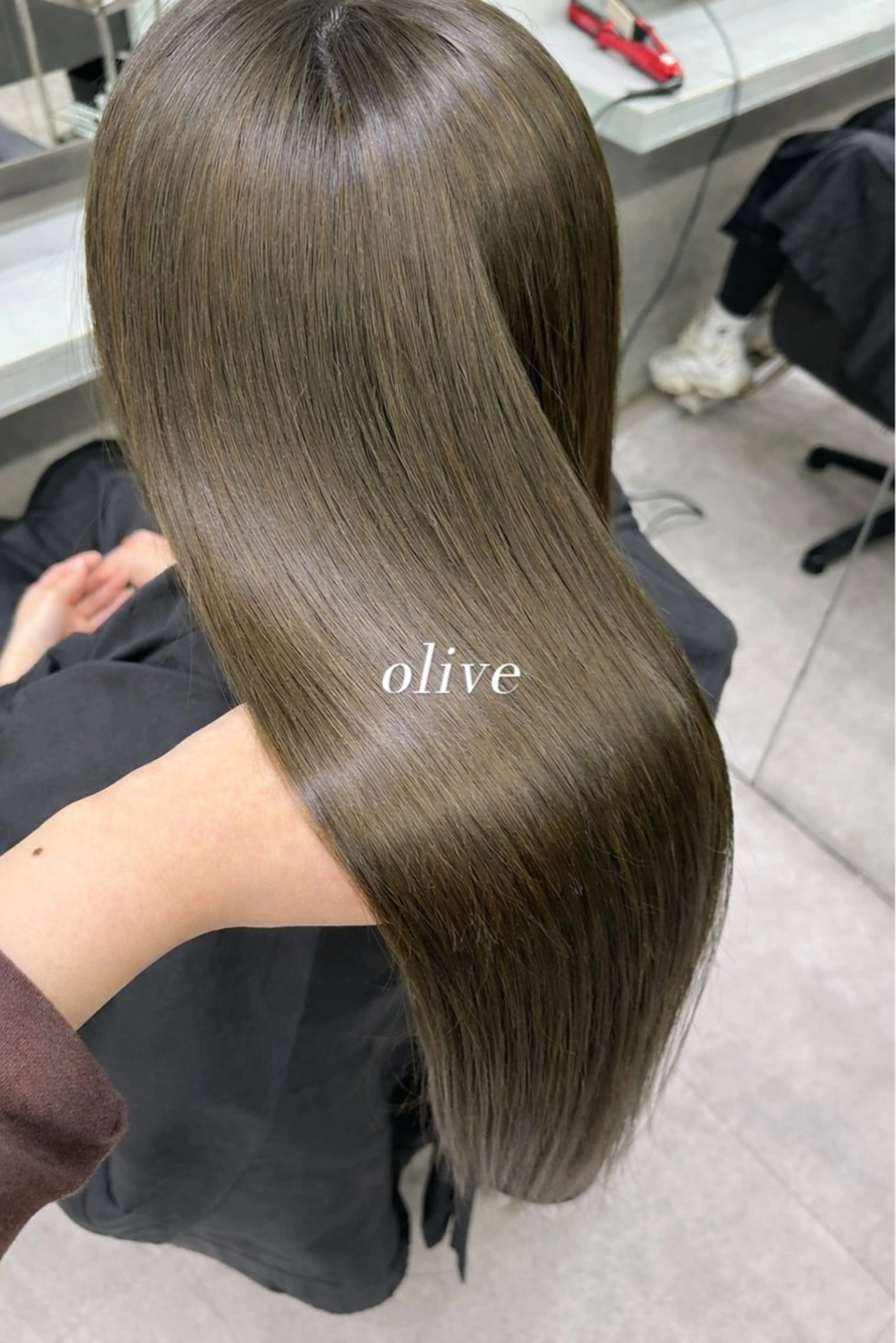 カラー オリーブカラー 【elyts】 メイのヘアスタイル