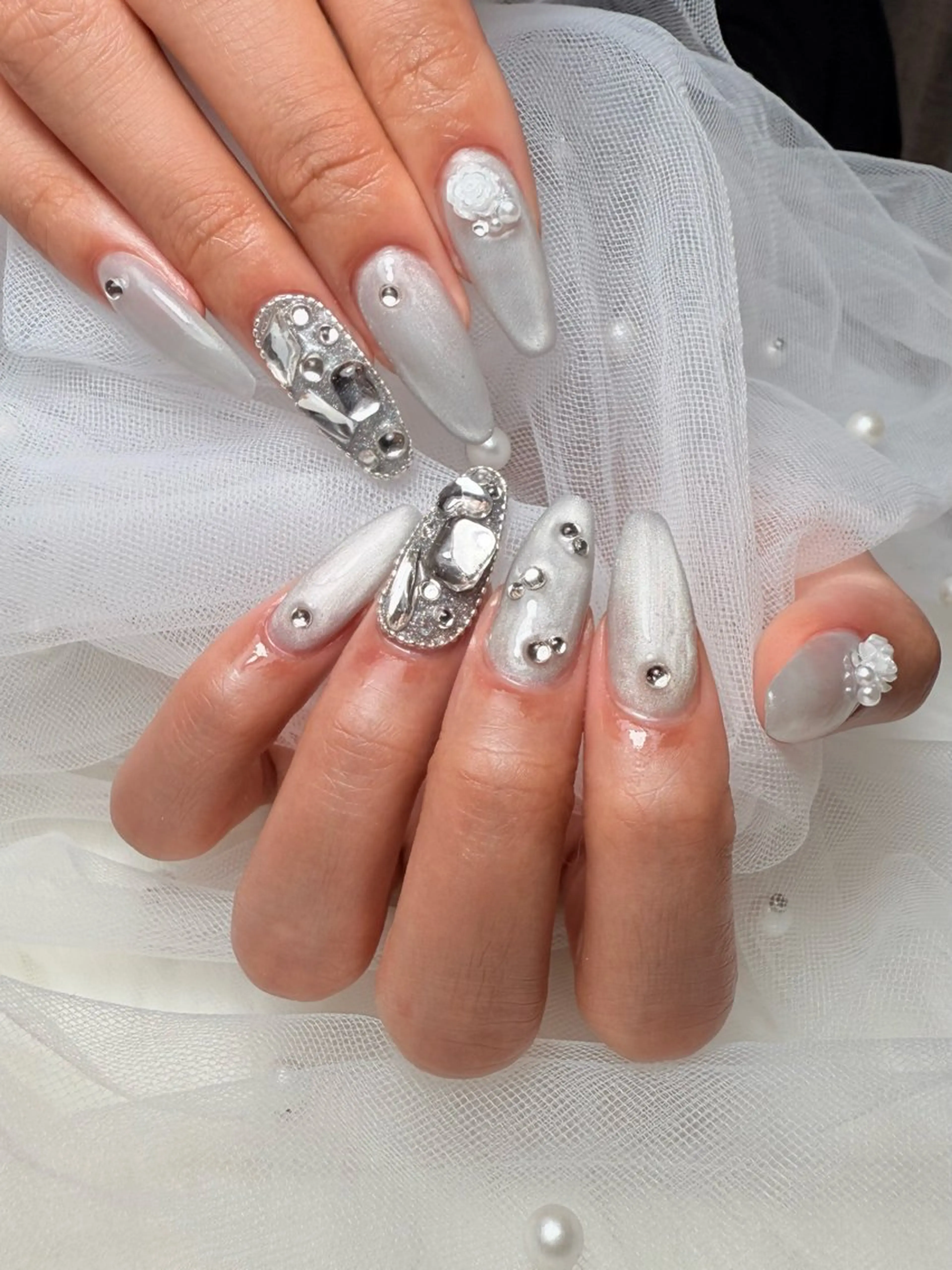 ネイル キラキラネイル マグネットネイル シルバー ハンドネイル 🌹Belle Nail🌹のネイルデザイン