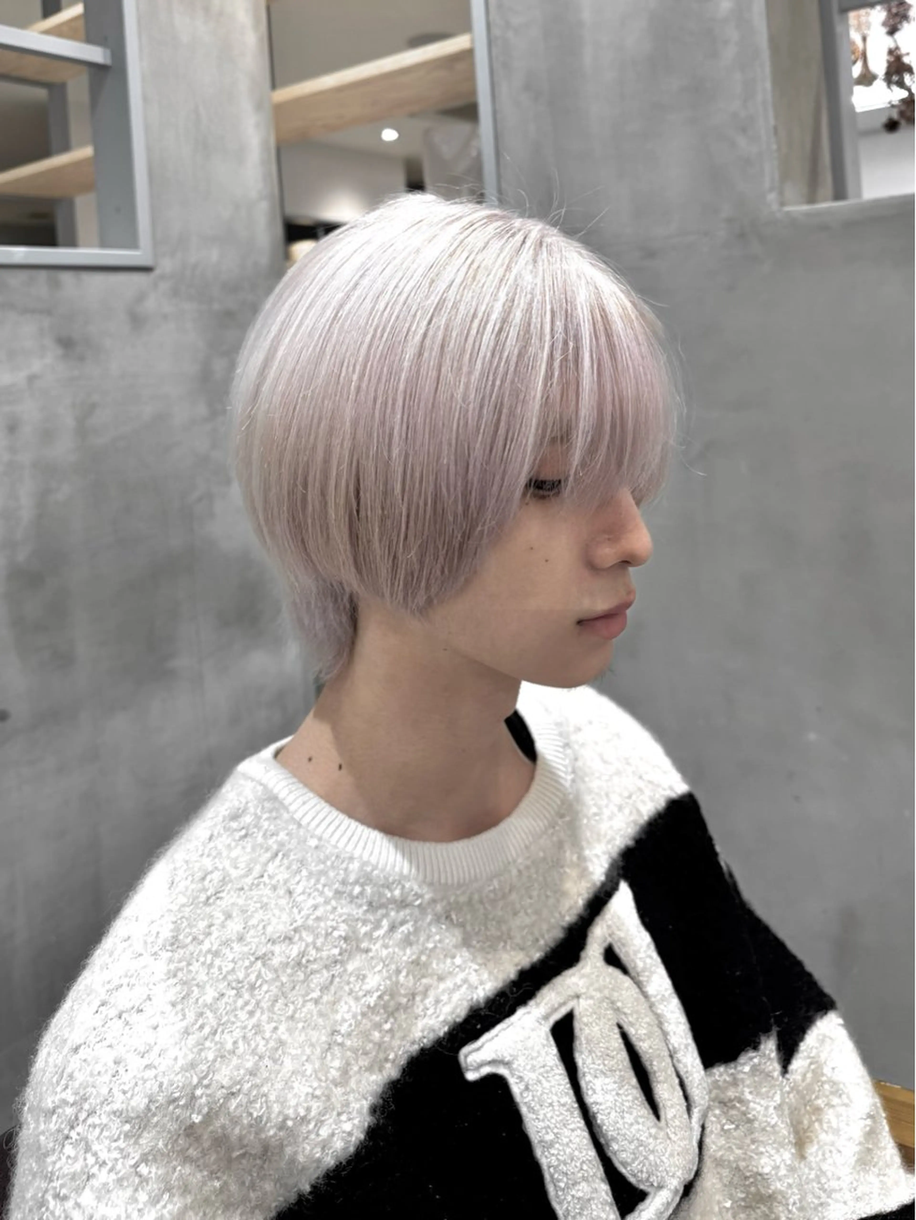 カラー メンズ 切りっぱなしボブ メンズバレイヤージュ メンズブリーチ メンズハイライト メンズハイトーン ほの カラー特化/ ブリーチ/ボブのヘアスタイル