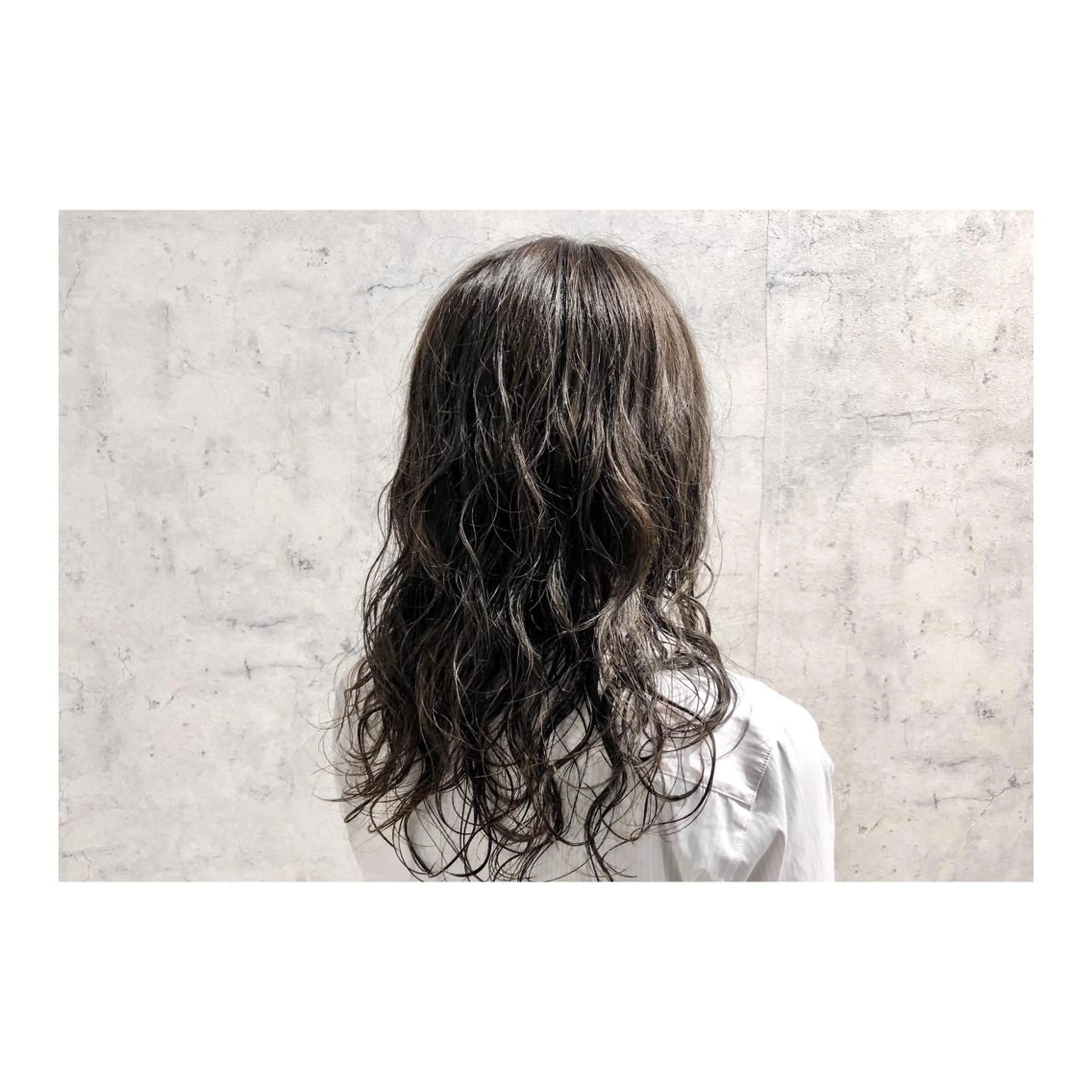 ロング カラー パーマ ハイライトカラー ハイライト 佐藤 結花のヘアスタイル