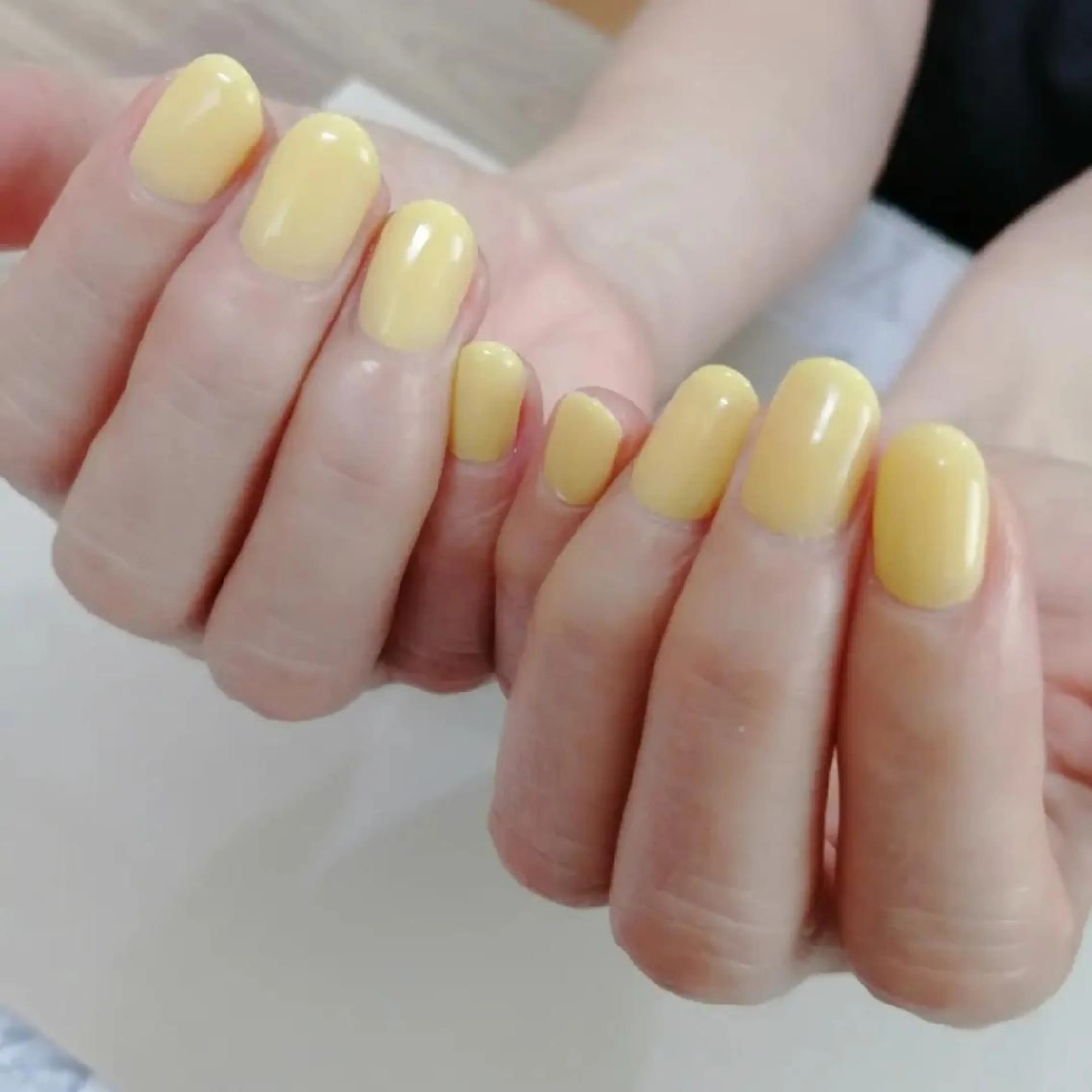 ネイル 桜ネイル ワンカラーネイル シンプルネイル 夏ネイル 黄色 コエリネイル &エステのネイルデザイン