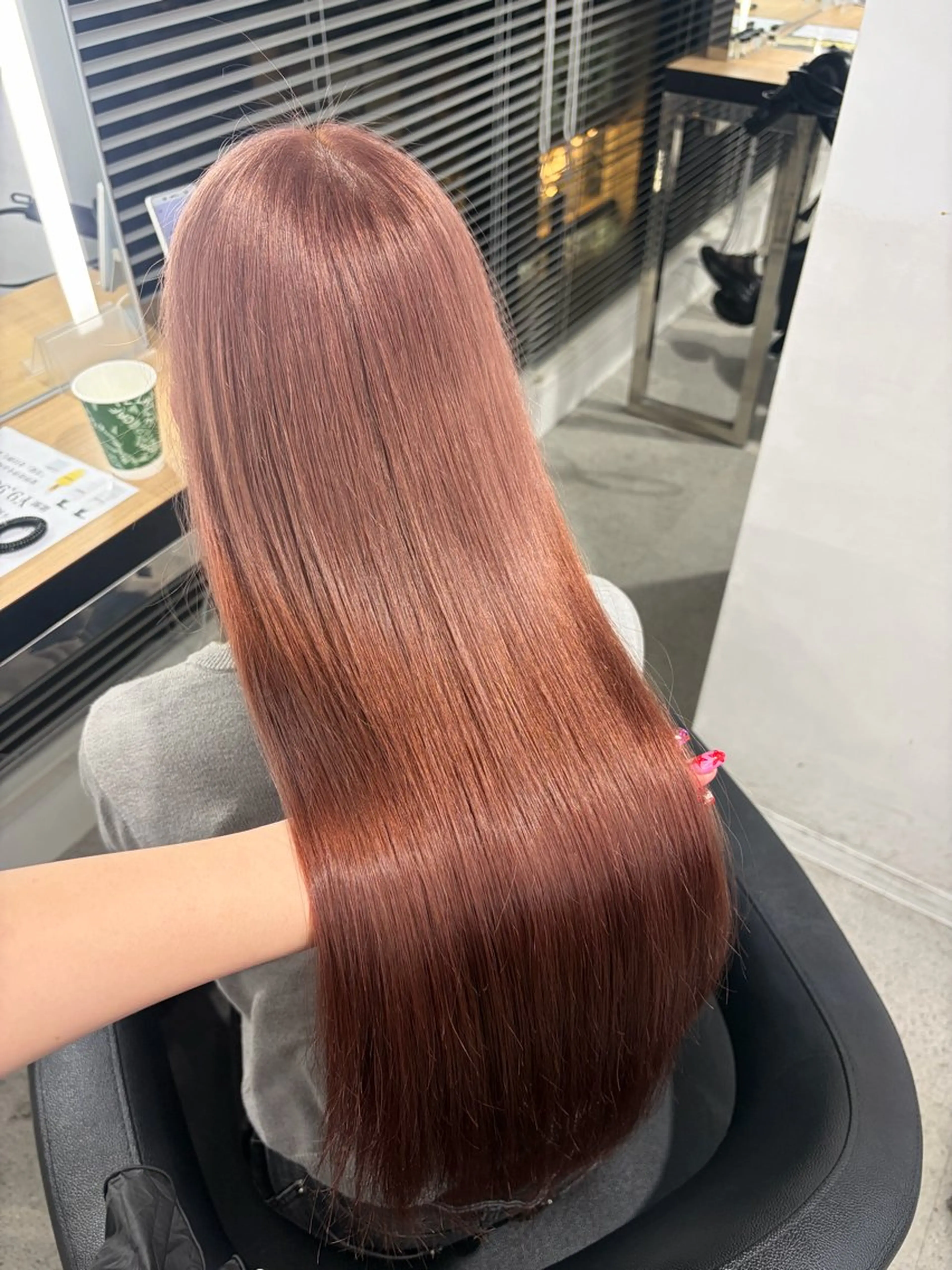 ロング カラー ブリーチ 髪質改善 トリートメント ヘアカラー 💗愛され暖色💗 ピンク/レッド💗のヘアスタイル