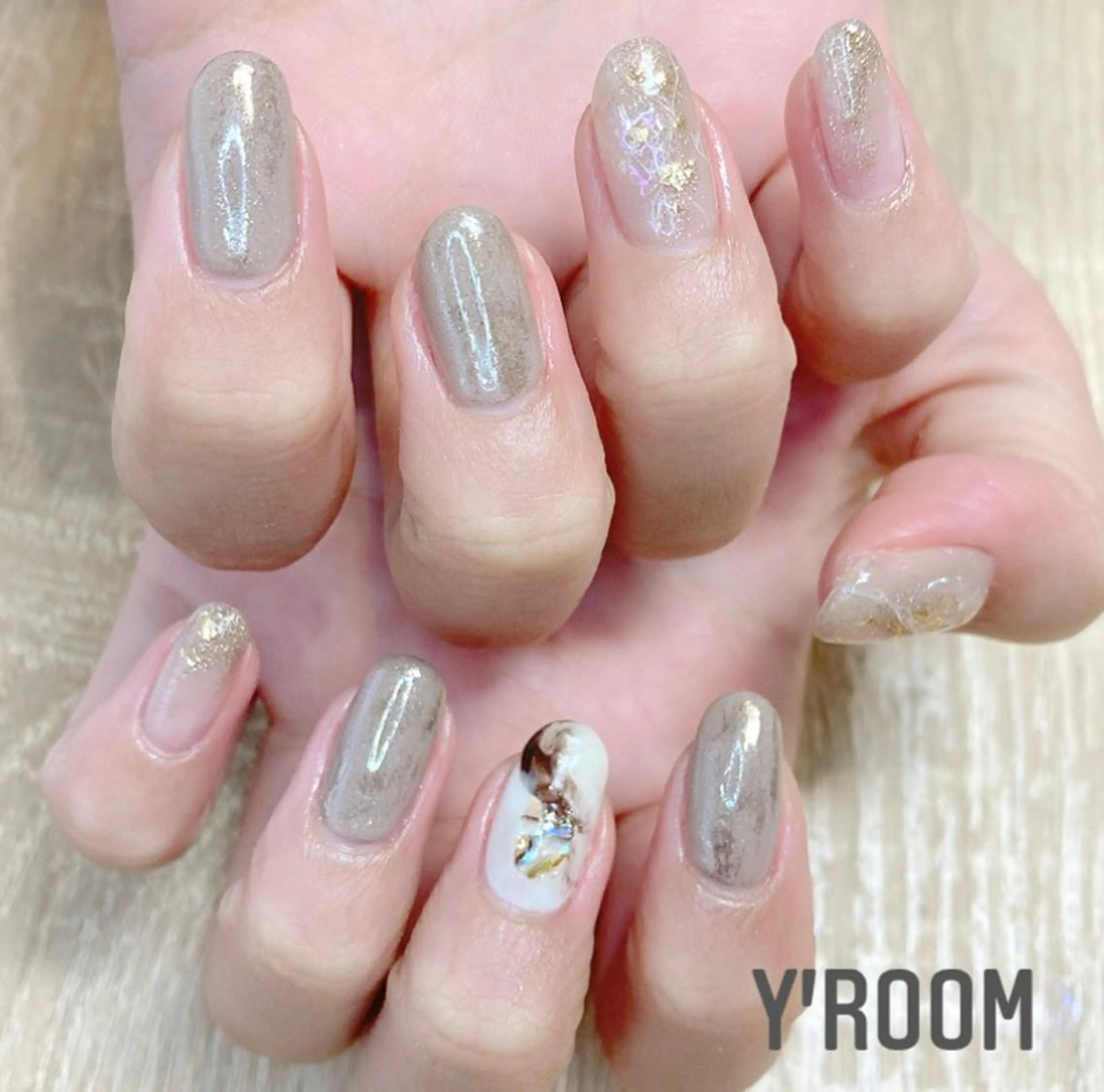 ネイル オーロラネイル フラッシュネイル フットネイル ジェルネイル グラデーション ハンドネイル YUKA （ネイリスト）のネイルデザイン