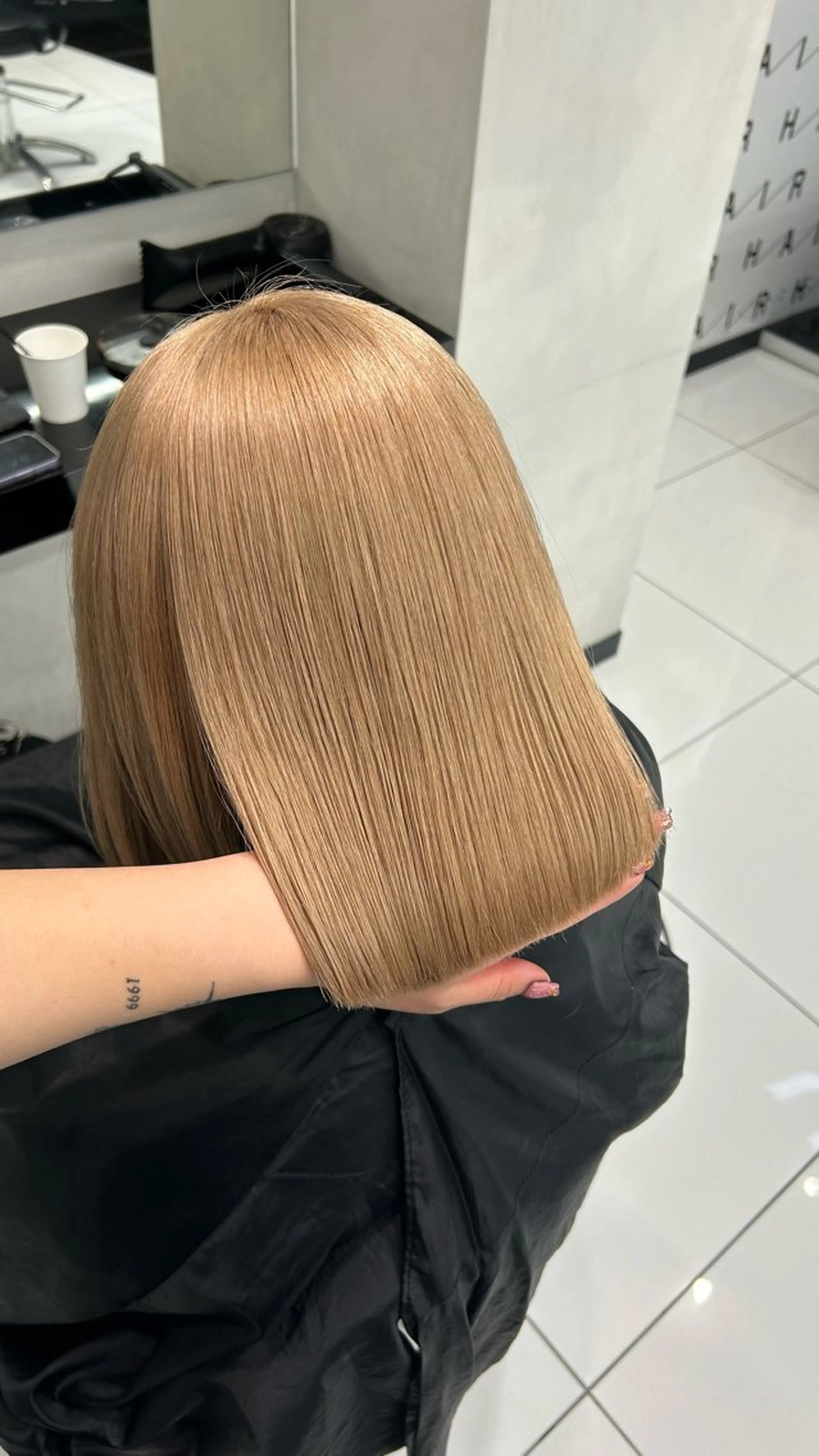 ミディアム 【🦋綺麗めハイトー ン🦋】suzunoのヘアスタイル