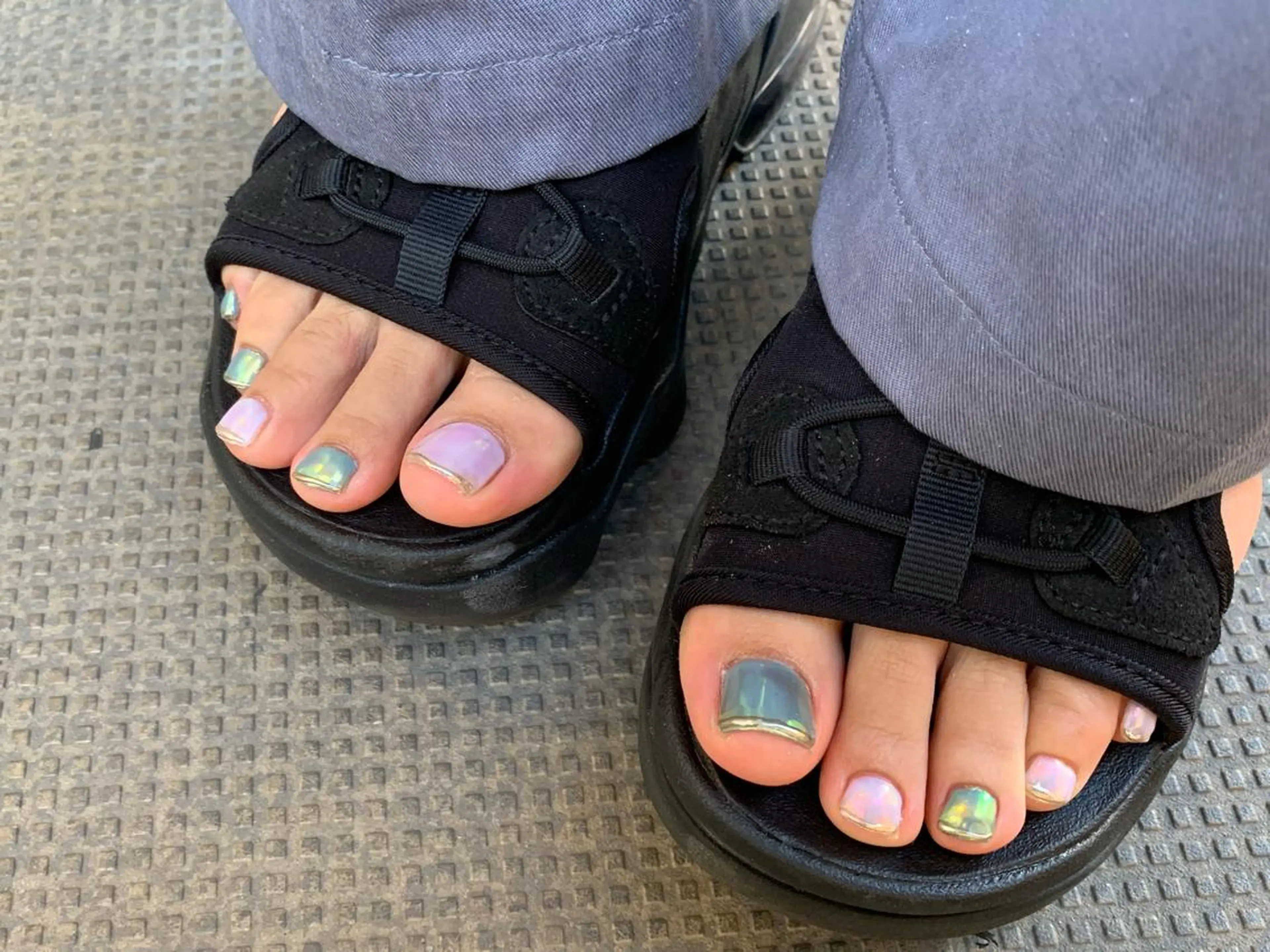 ネイル オーロラネイル フットネイル ワンカラーネイル マキノ ユイのネイルデザイン