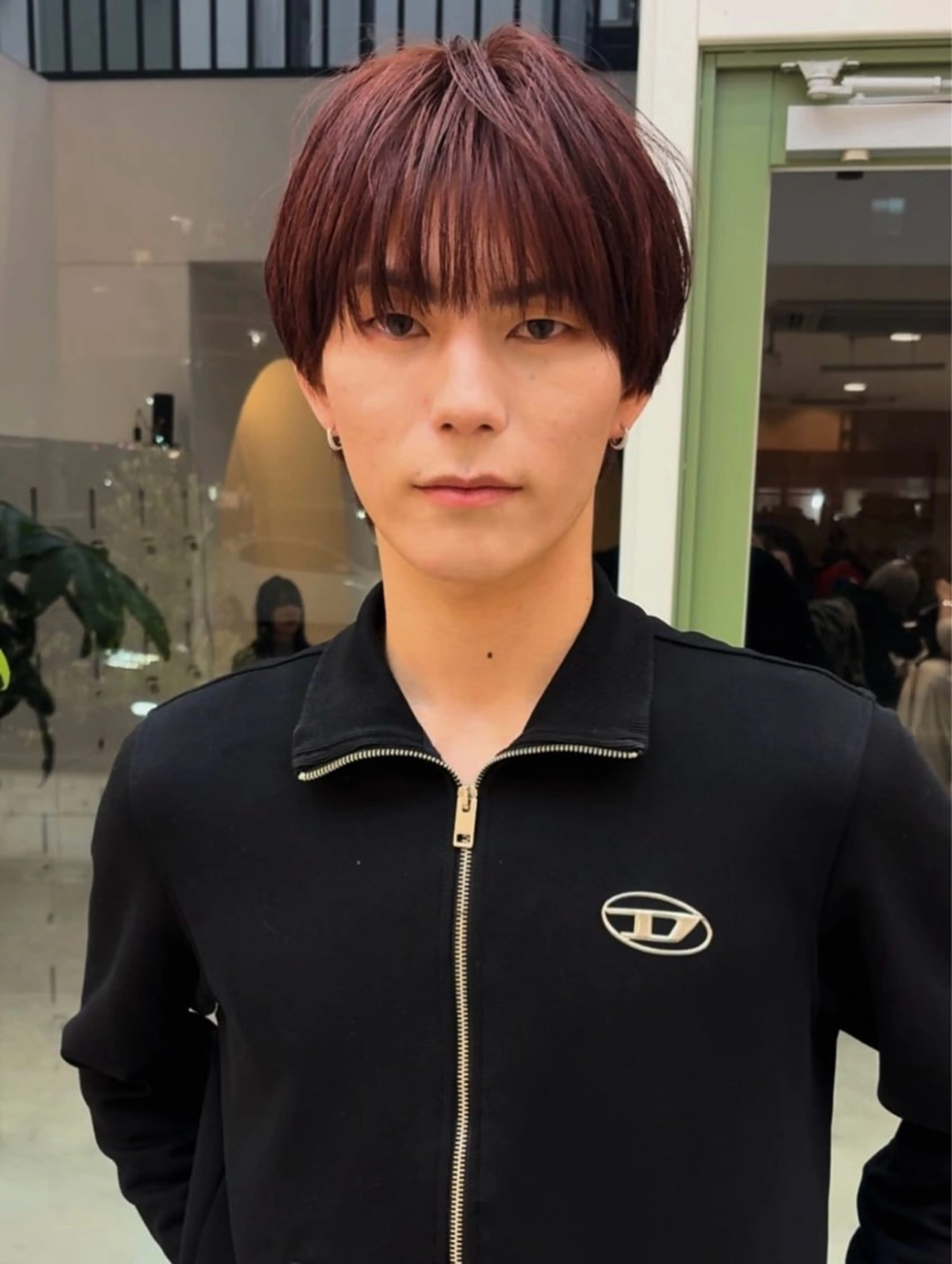 ショート パーマ メンズ フェザーパーマ メンズ韓国風 韓国マッシュ マッシュ メンズパーマ 網谷 萌夏のヘアスタイル