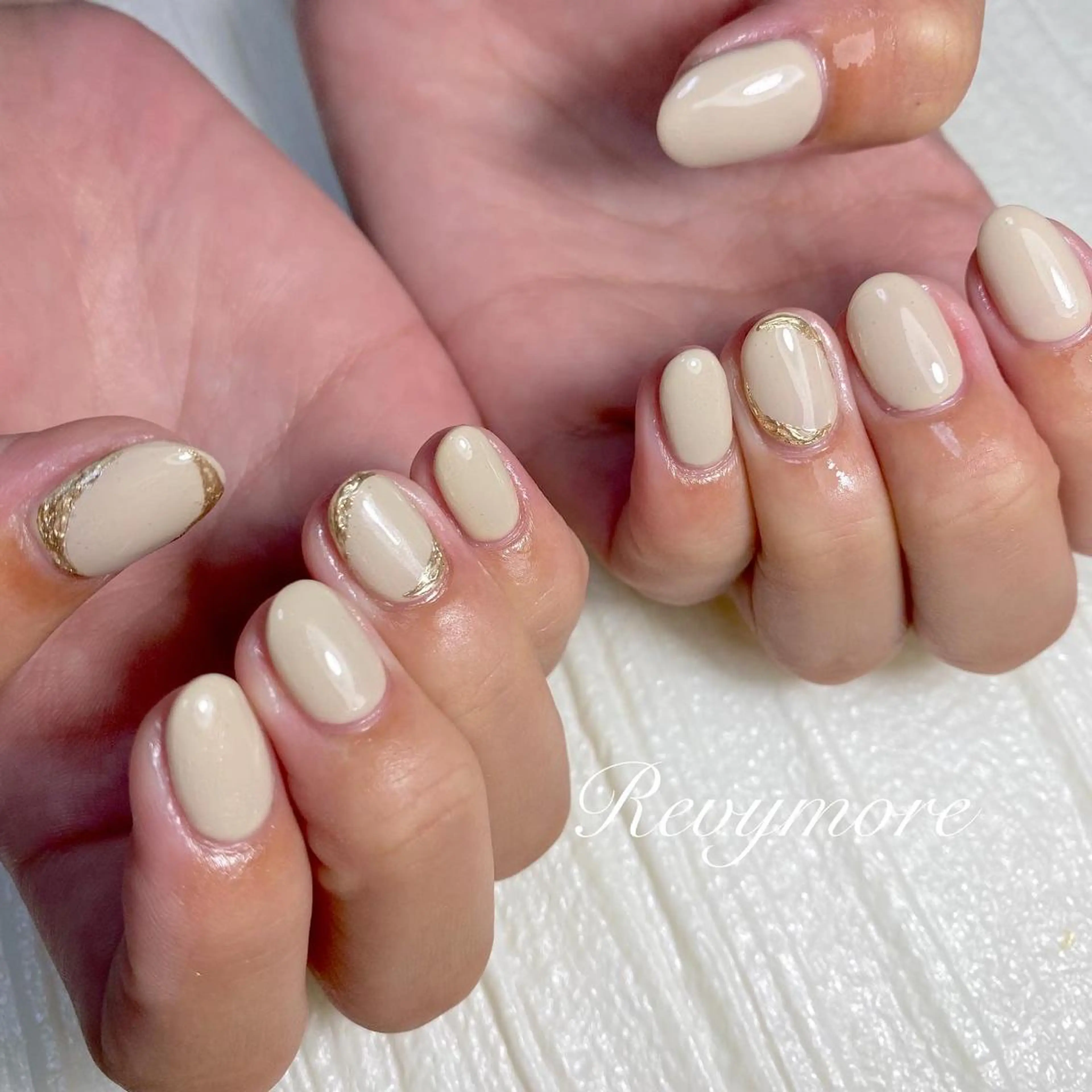 ミディアム ネイル 韓国風ヘア アートネイル ジェルネイル キラキラネイル 韓国ネイル nail salon Revymoreのネイルデザイン