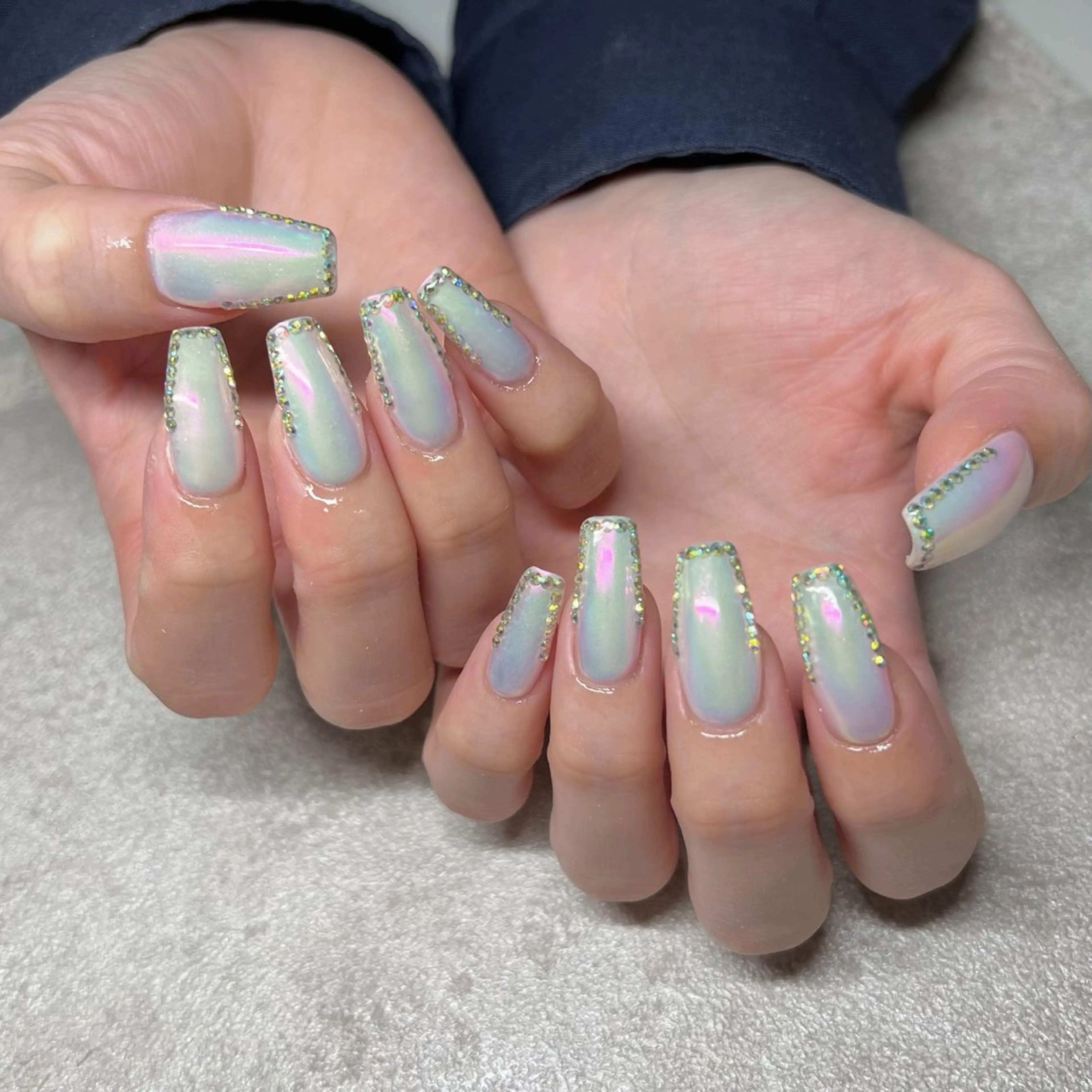 ネイル オーロラネイル ホワイト ハンドネイル 川端 京香のネイルデザイン