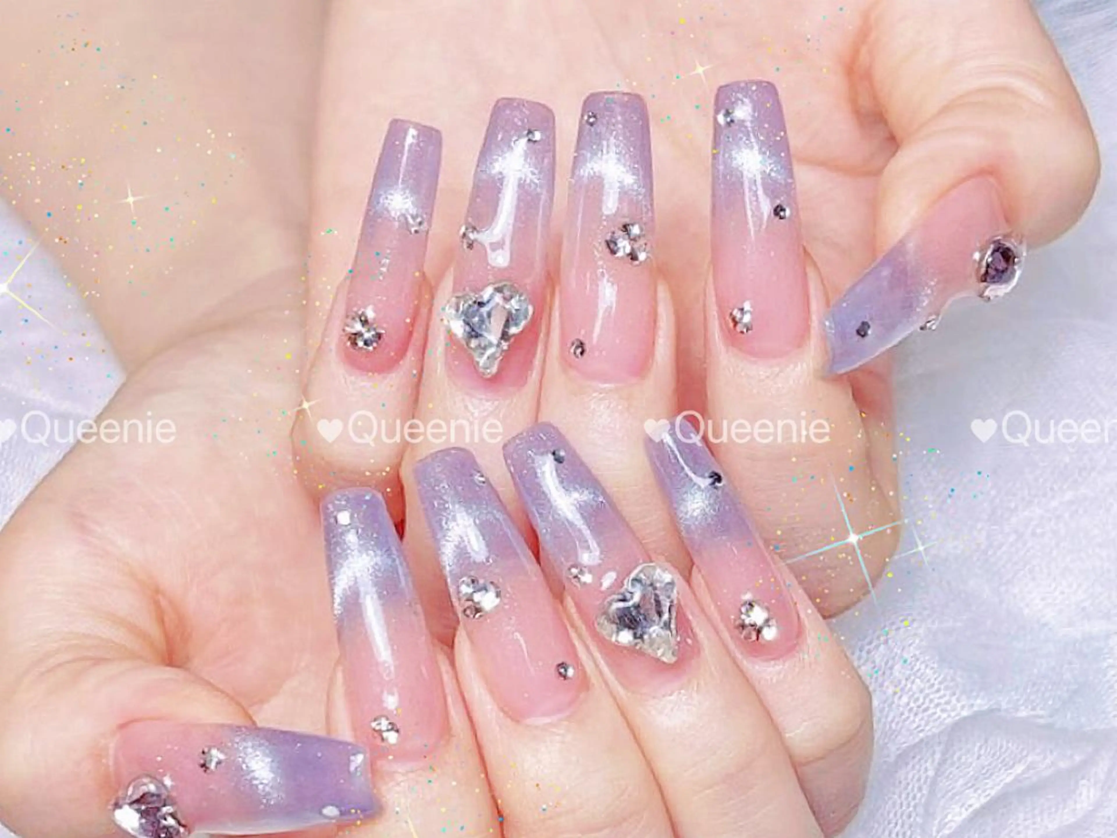 ネイル 🦋 Queenieのネイルデザイン