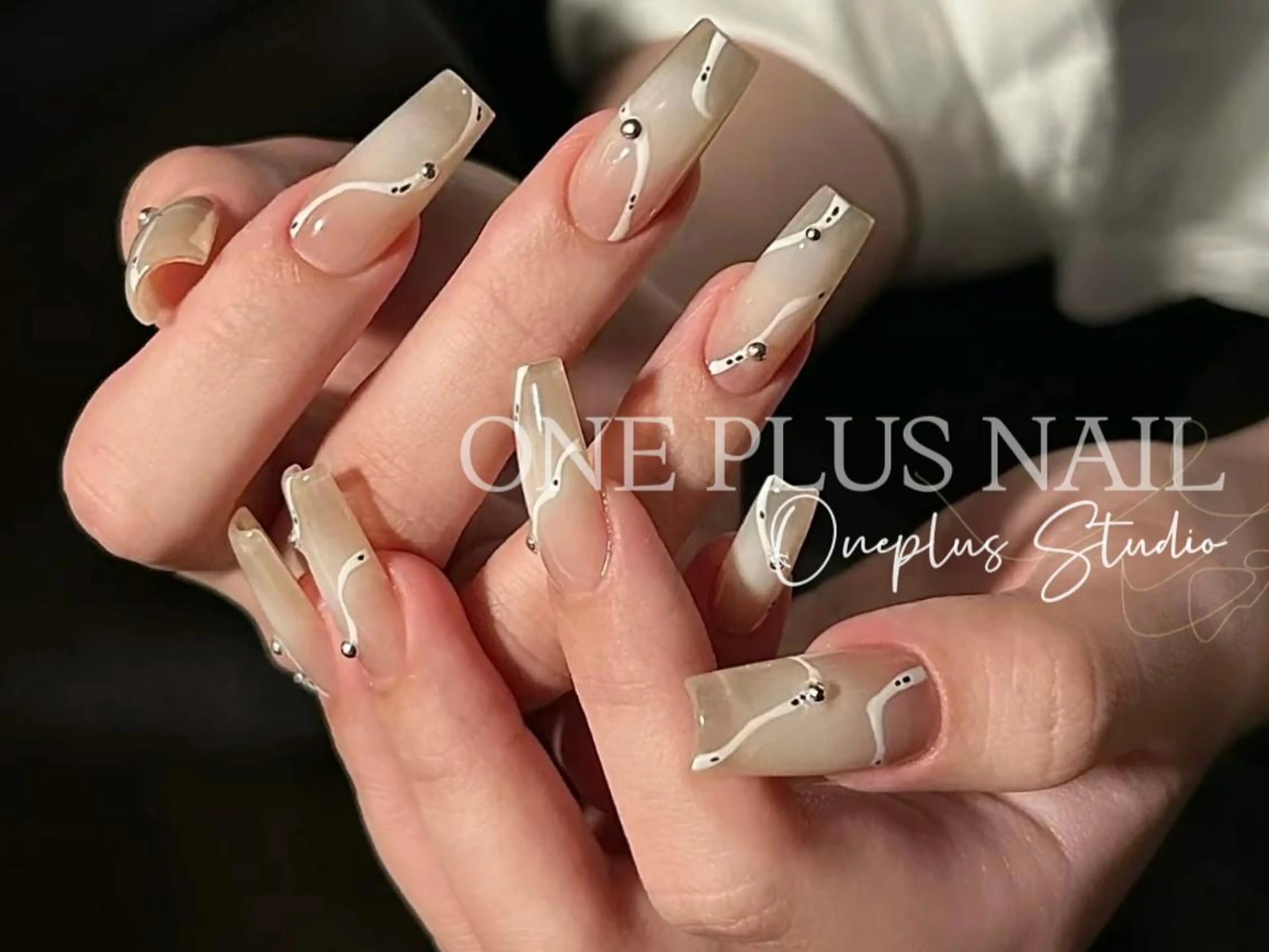 ネイル ジェルネイル キラキラネイル 韓国ネイル ラメ(グリッター) マグネットネイル One plus StudioNailのネイルデザイン