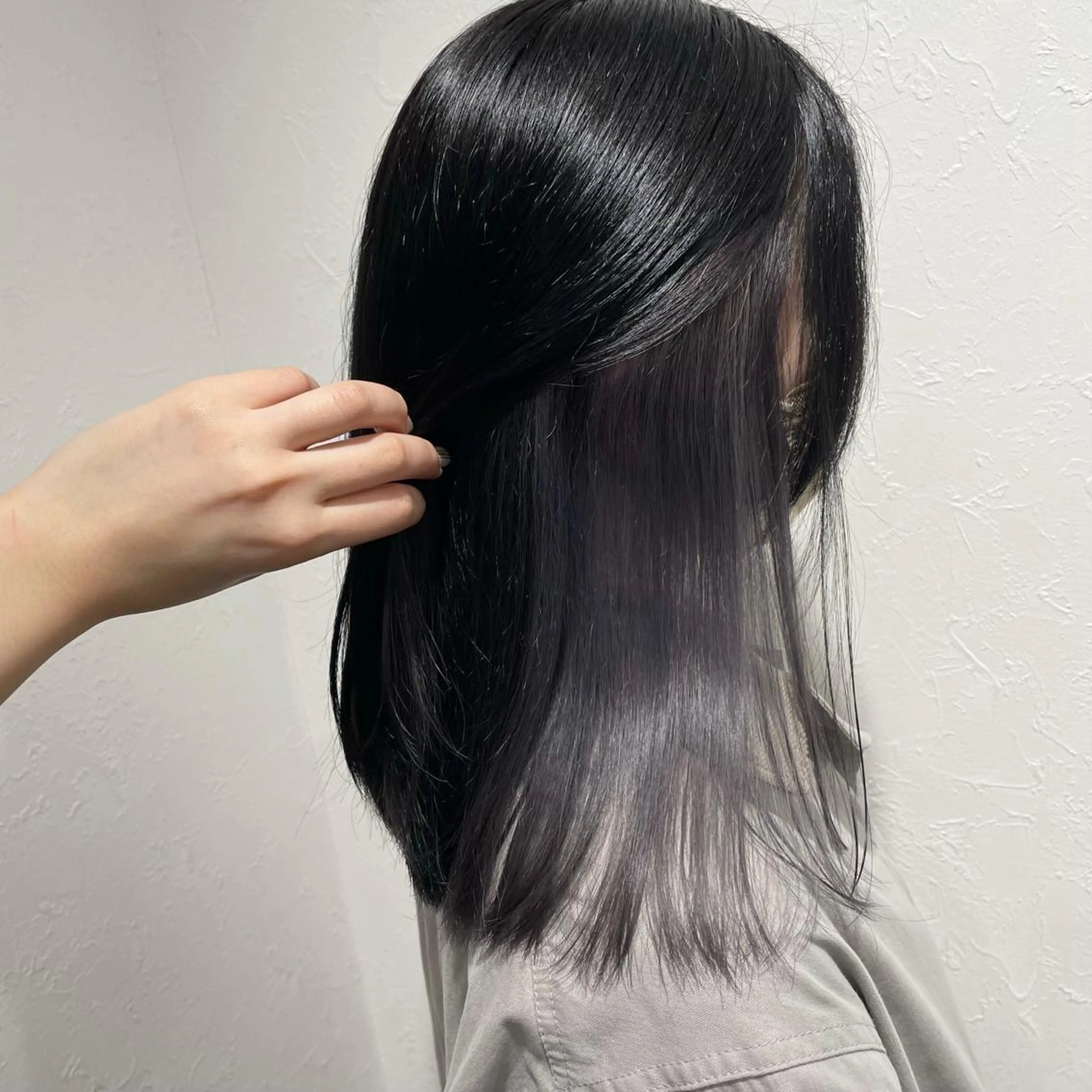 セミロング カラー shiho .のヘアスタイル