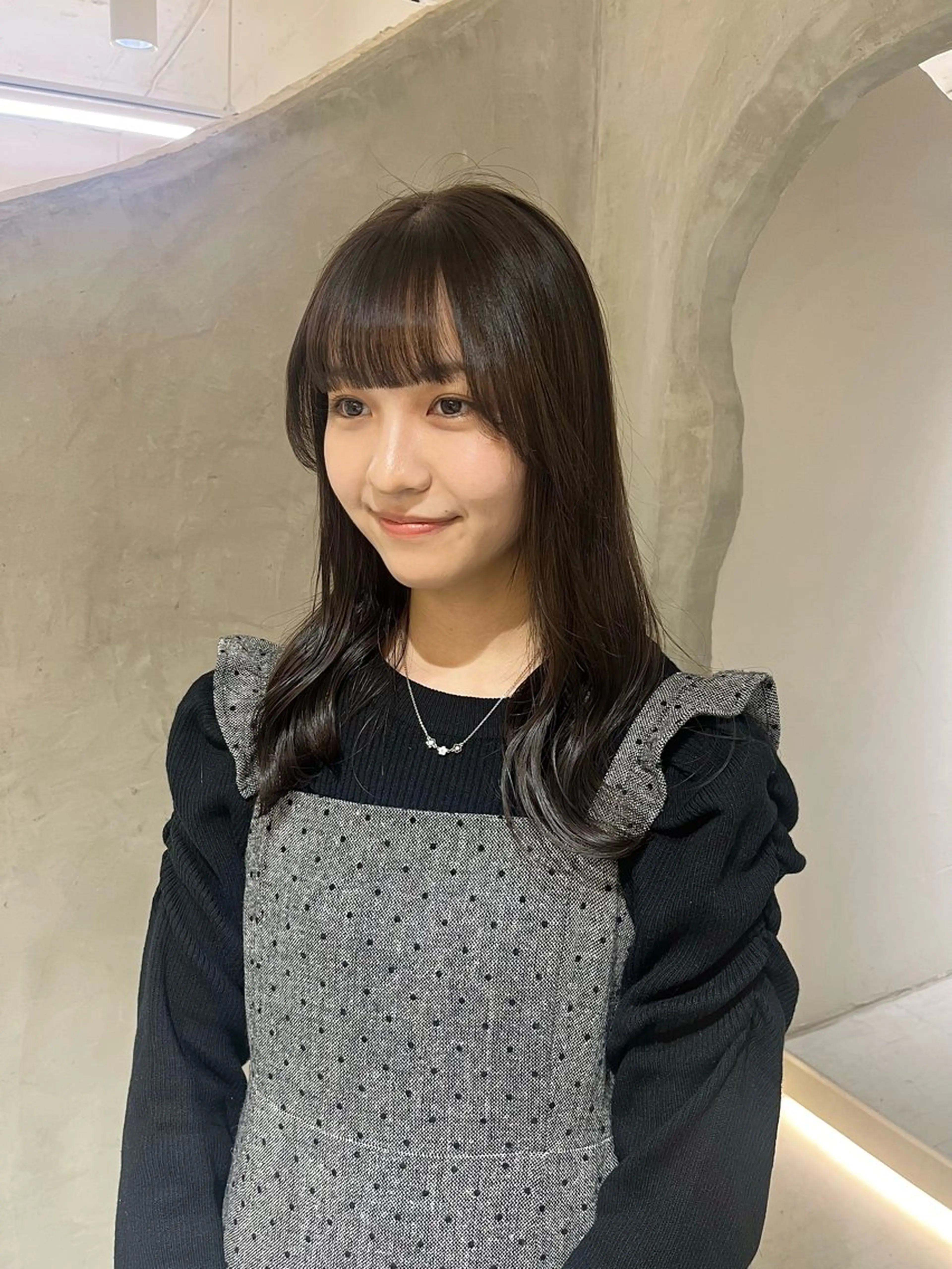 セミロング カラー ベージュカラー ブリーチ ブリーチなしカラー カット ヘアカラー トリートメント 切りっぱなしボブ/ 艶カラー/綾莉のヘアスタイル