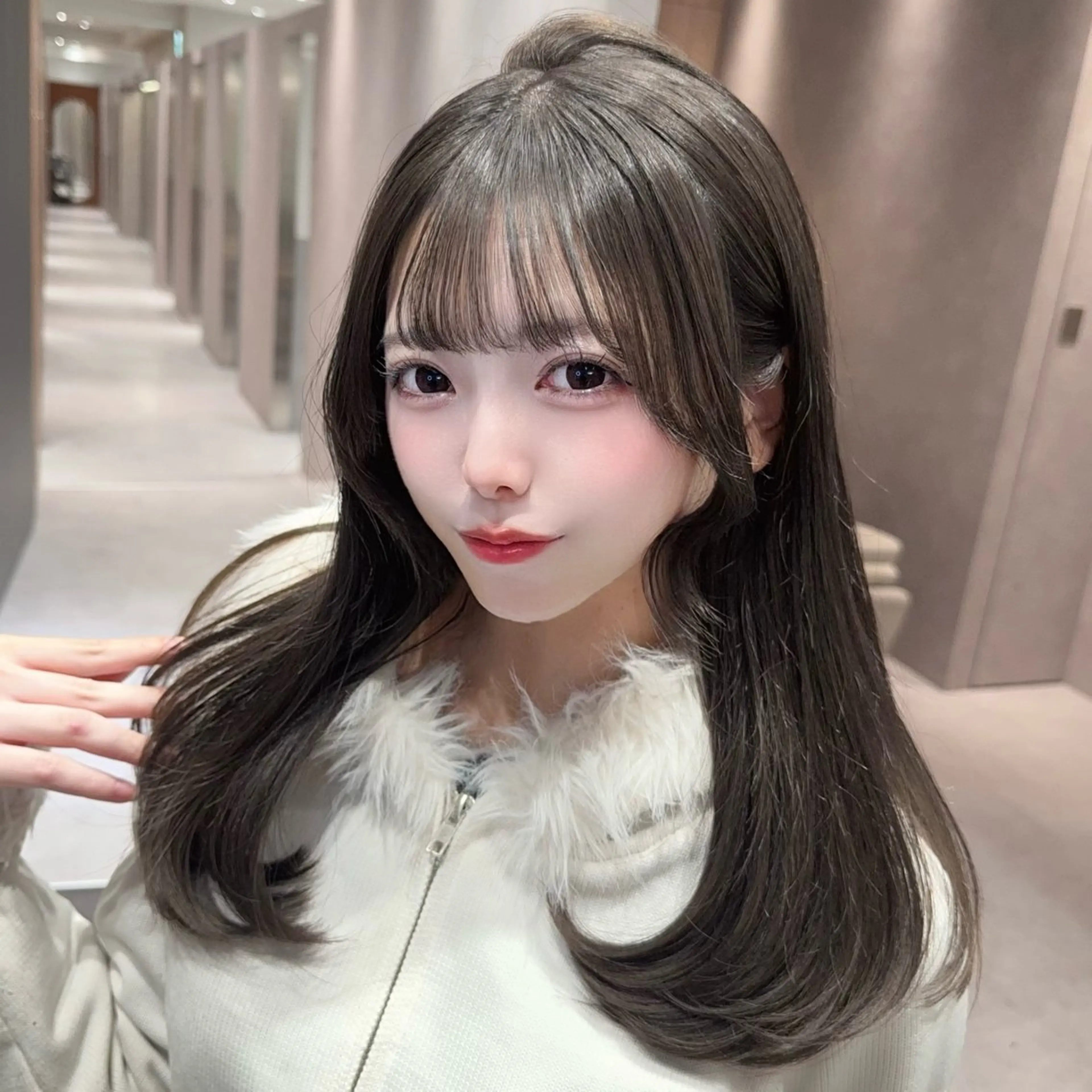 ミディアム アイスグレージュ レイヤーカット カット ヘアカラー トリートメント 顔周りレイヤー/新宿 /モテ艶カラー/航介のヘアスタイル