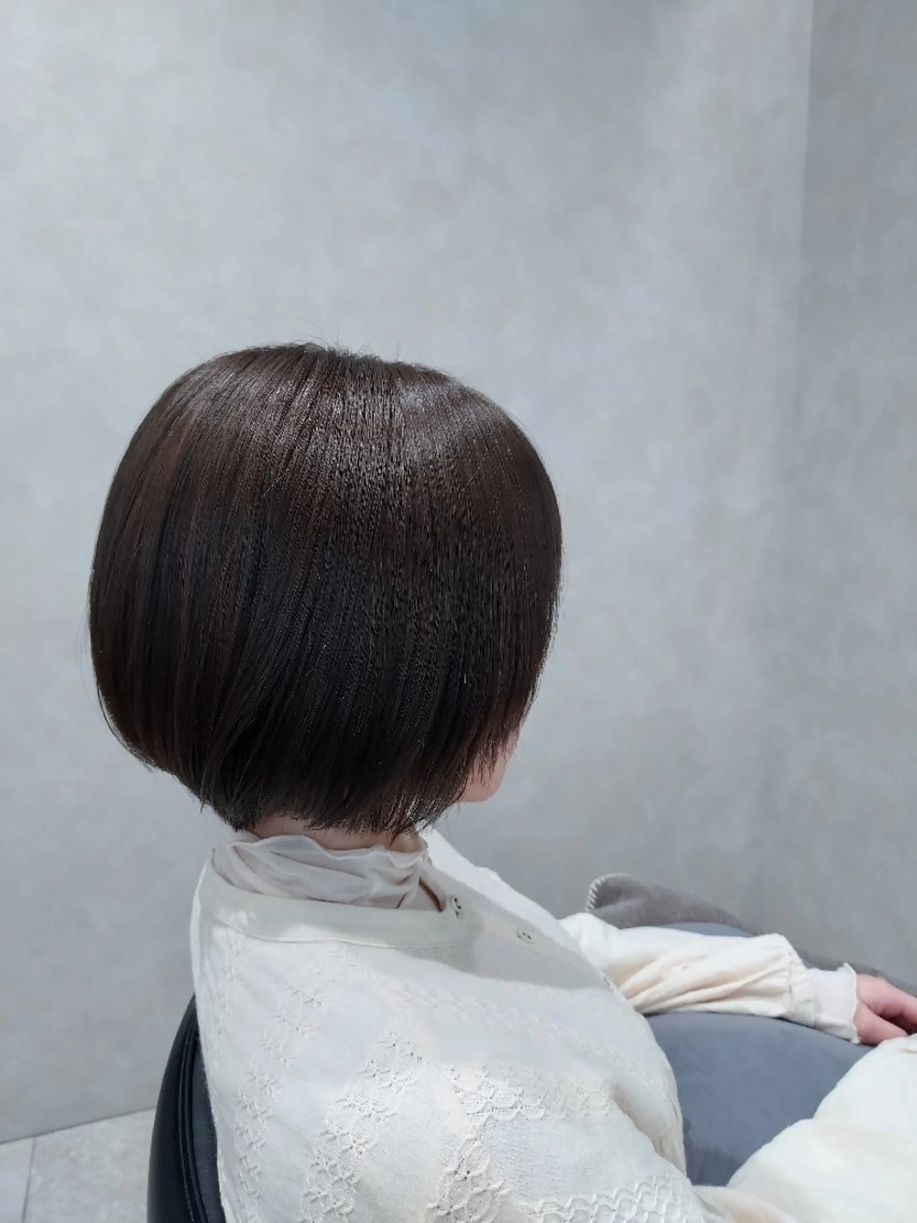 ショート カラー ショートボブ 丸みショート ブラウンカラー ダークブラウン ボブ カット ヘアカラー シオリ/toki ✂️ショート募集中のヘアスタイル