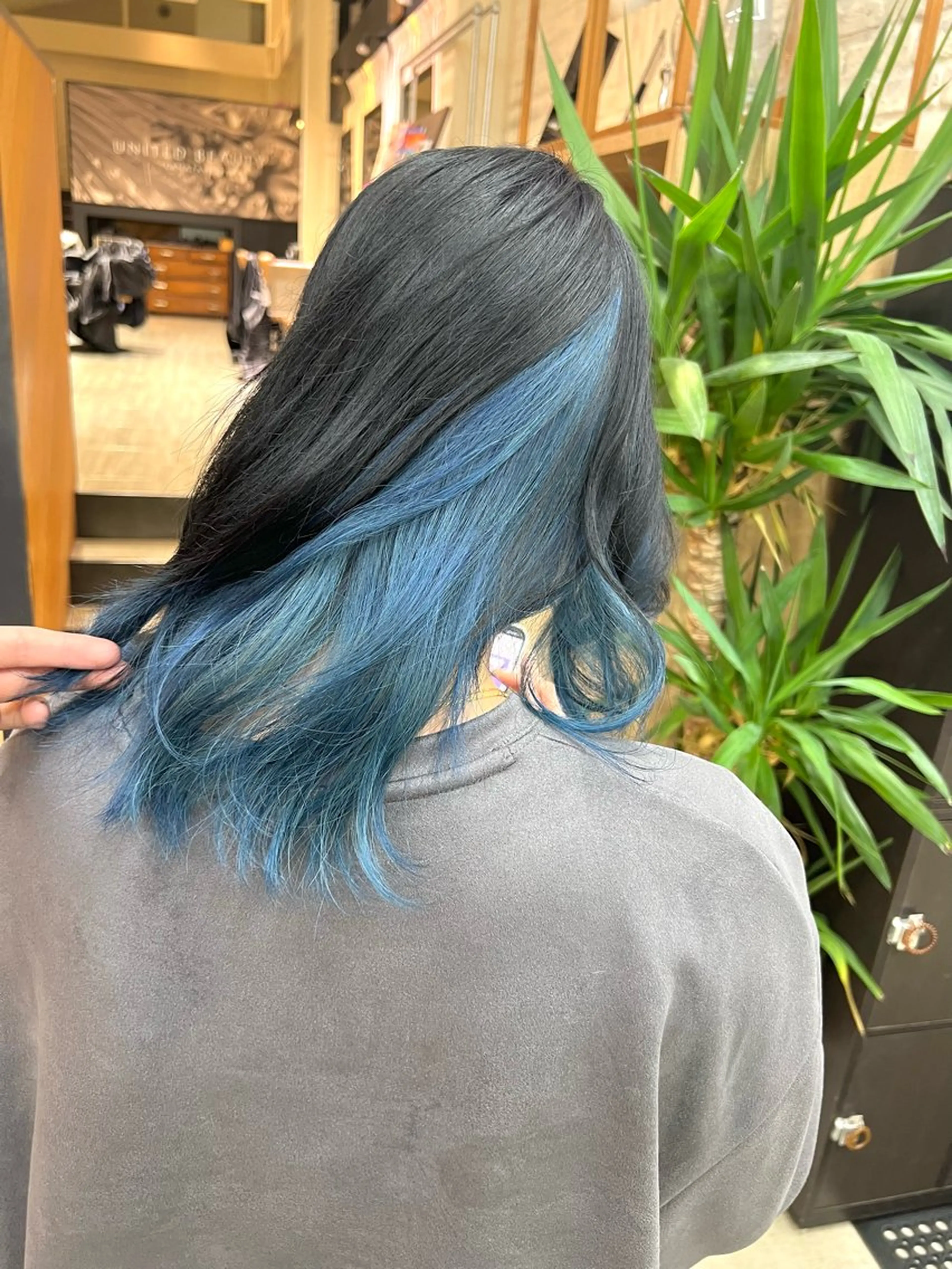 【デザイン選び放題】カット＋デザインカラー(ブリーチ込)＋トリートメントの写真