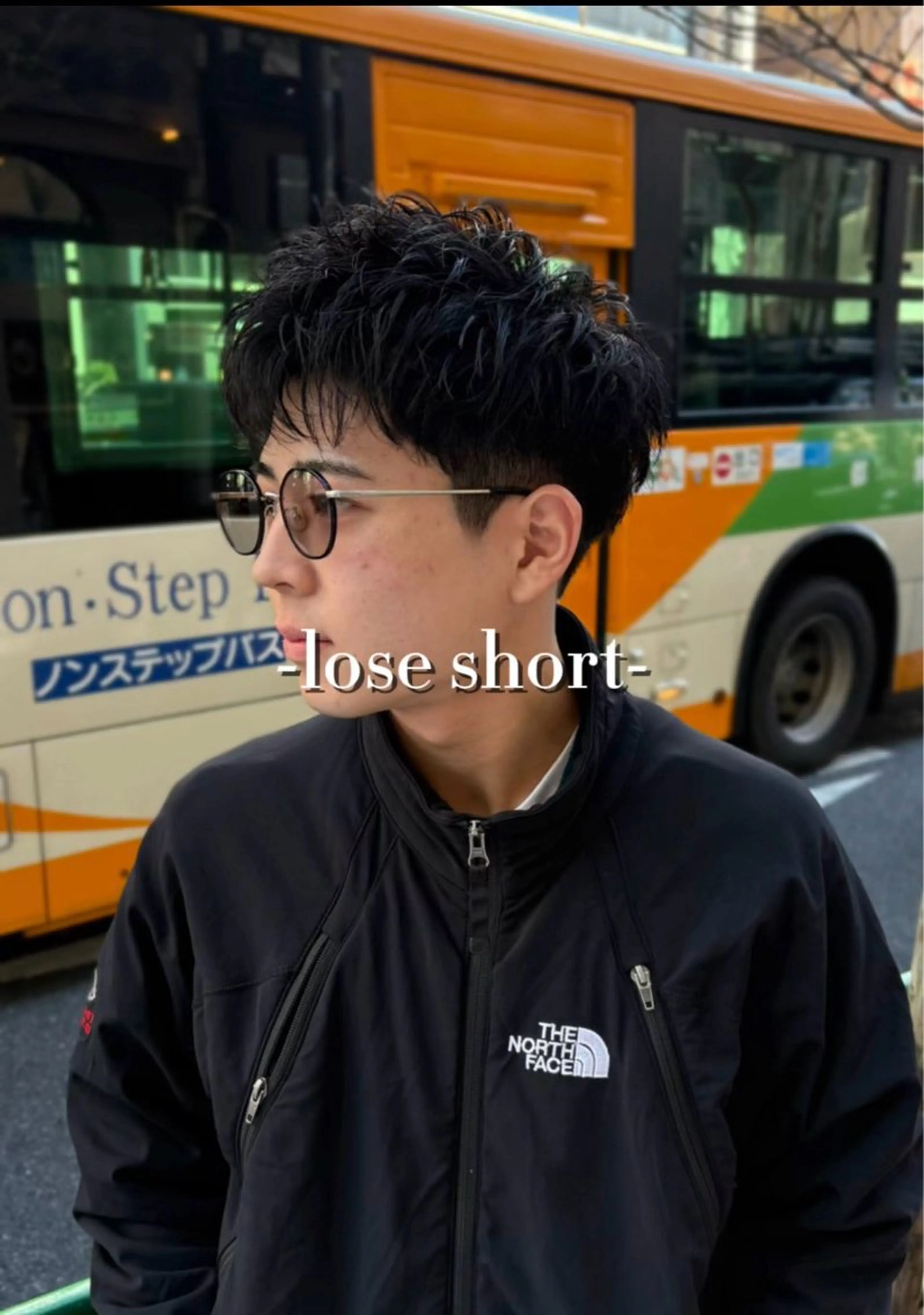 ショート パーマ メンズ メンズブリーチ フェザーパーマ メンズハイライト メンズインナーカラー メンズパーマ カット charme所属・💈メンズ短髪特化 ✂︎伊藤大輝💈のヘアスタイル