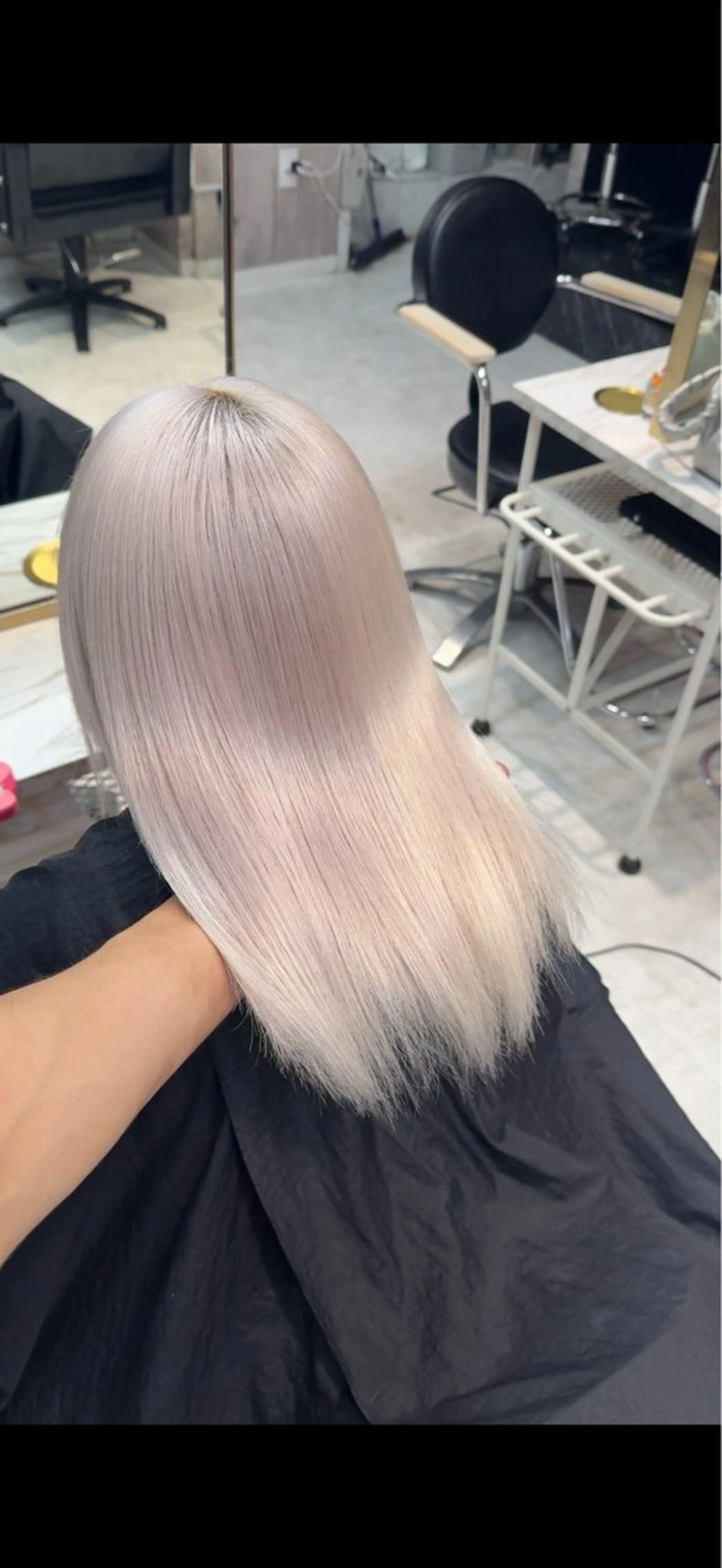 セミロング カラー ベージュカラー ブリーチ ブロンド ミルクティーベージュ ピンクカラー ヘアカラー 【🥀履歴修正🥀】 ハイトーン職人/拓真のヘアスタイル
