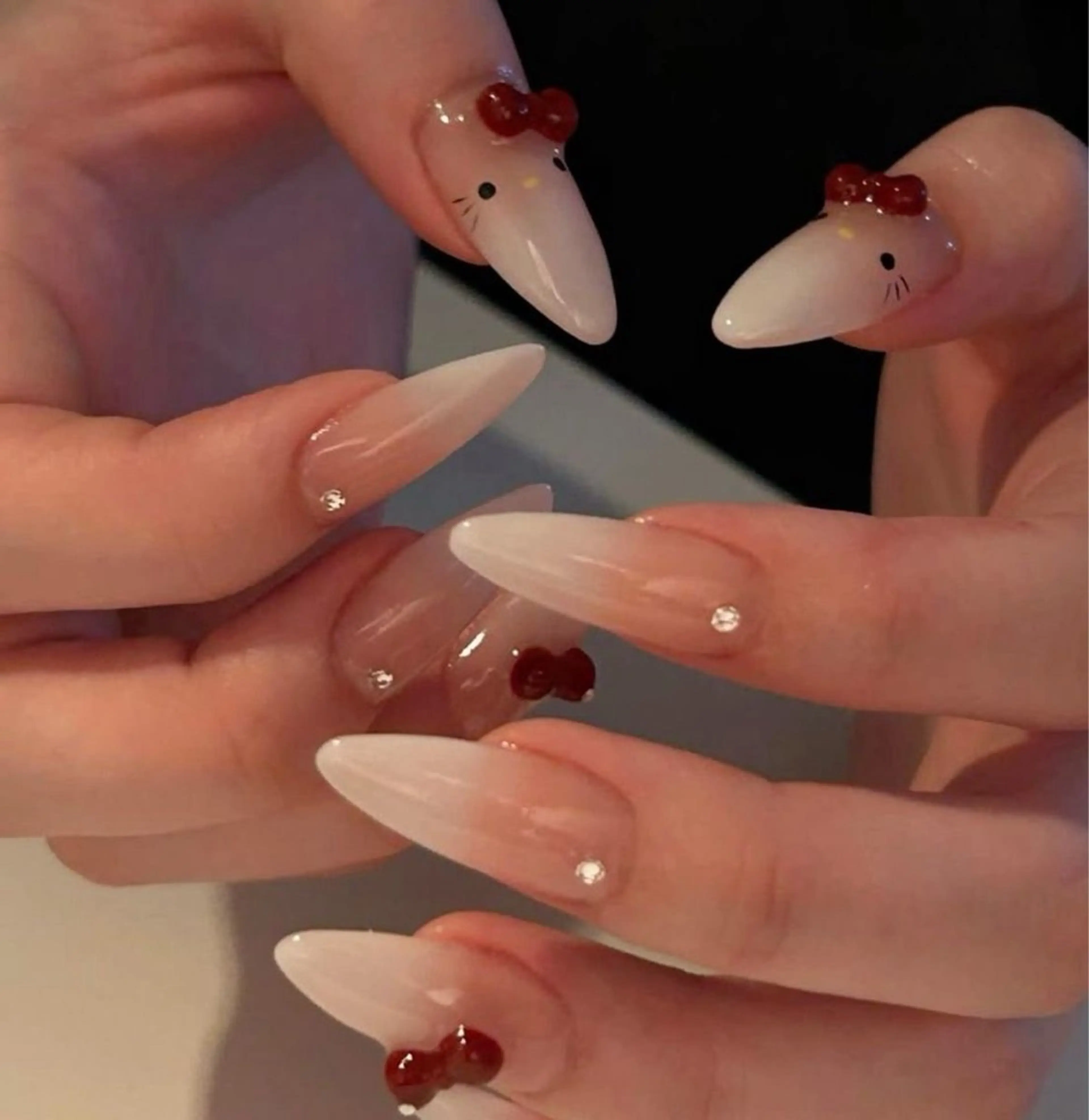ネイル キラキラネイル 韓国ネイル ロングネイル ワンホンネイル ハンドネイル Josie nail salonのネイルデザイン