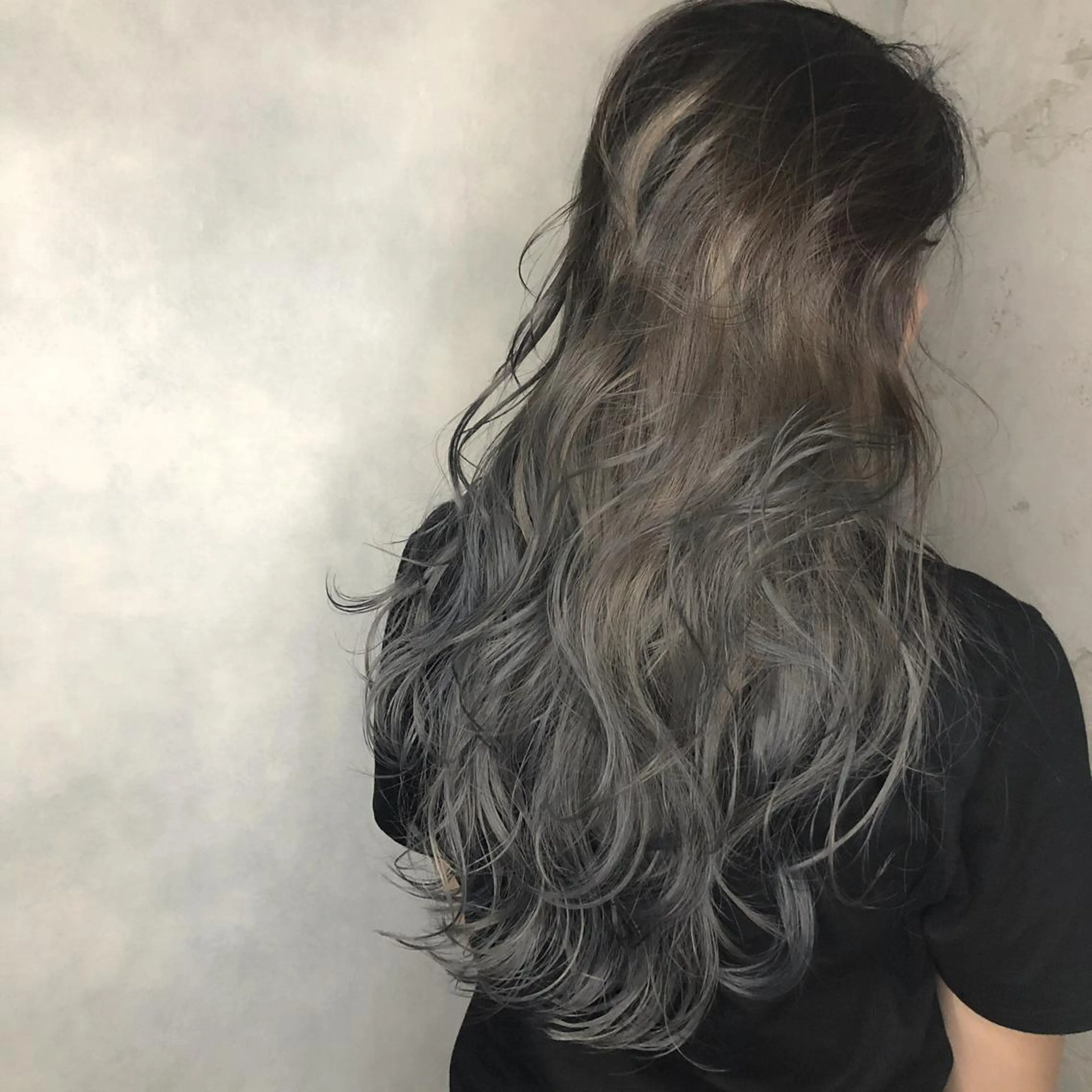 ロング カラー グレージュ ORIKA 美容室のヘアスタイル