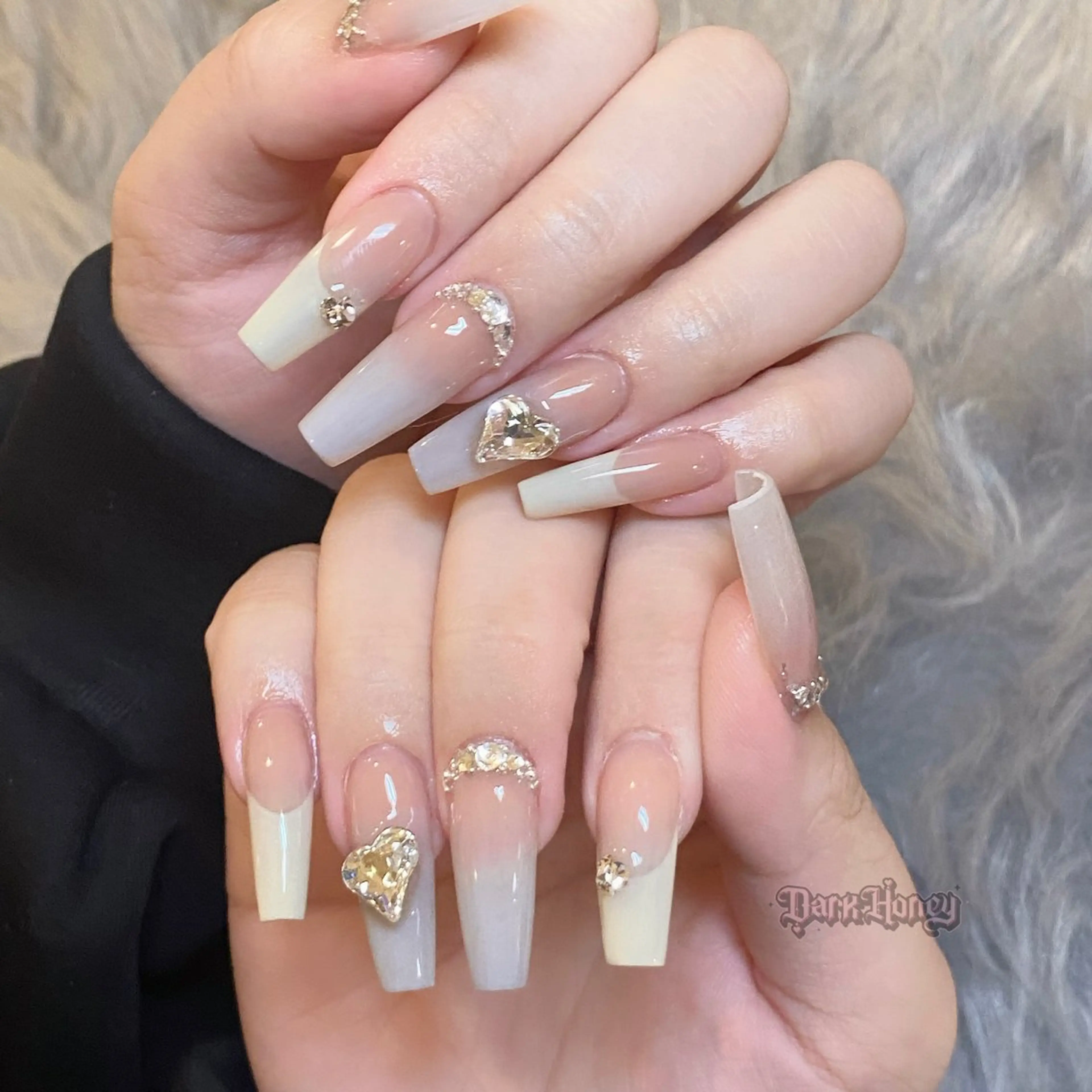 ネイル ハンドネイル Dark Honey Susuのネイルデザイン