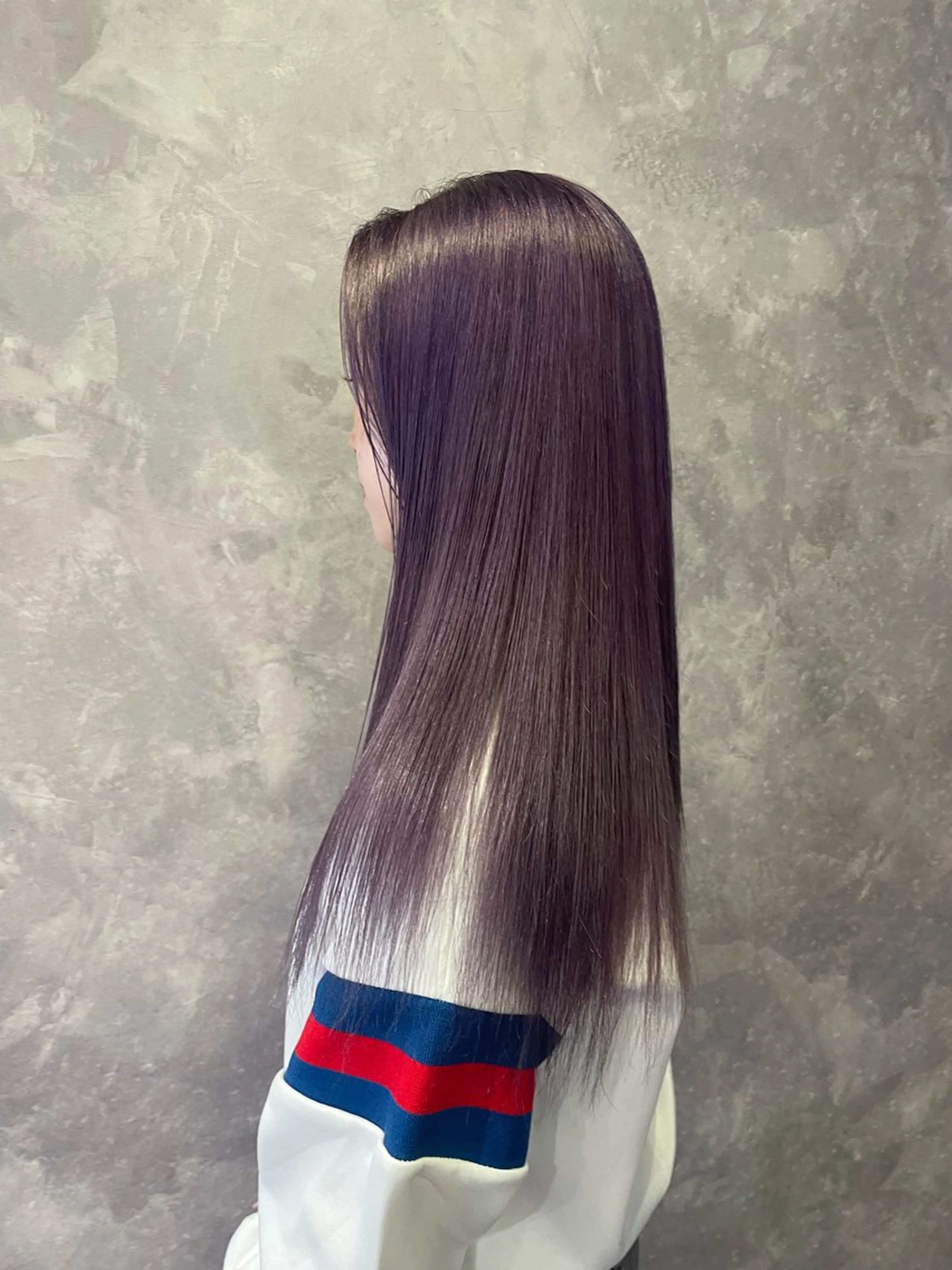 ロング パープルカラー カット ヘアカラー トリートメント 手塚 由佳のヘアスタイル
