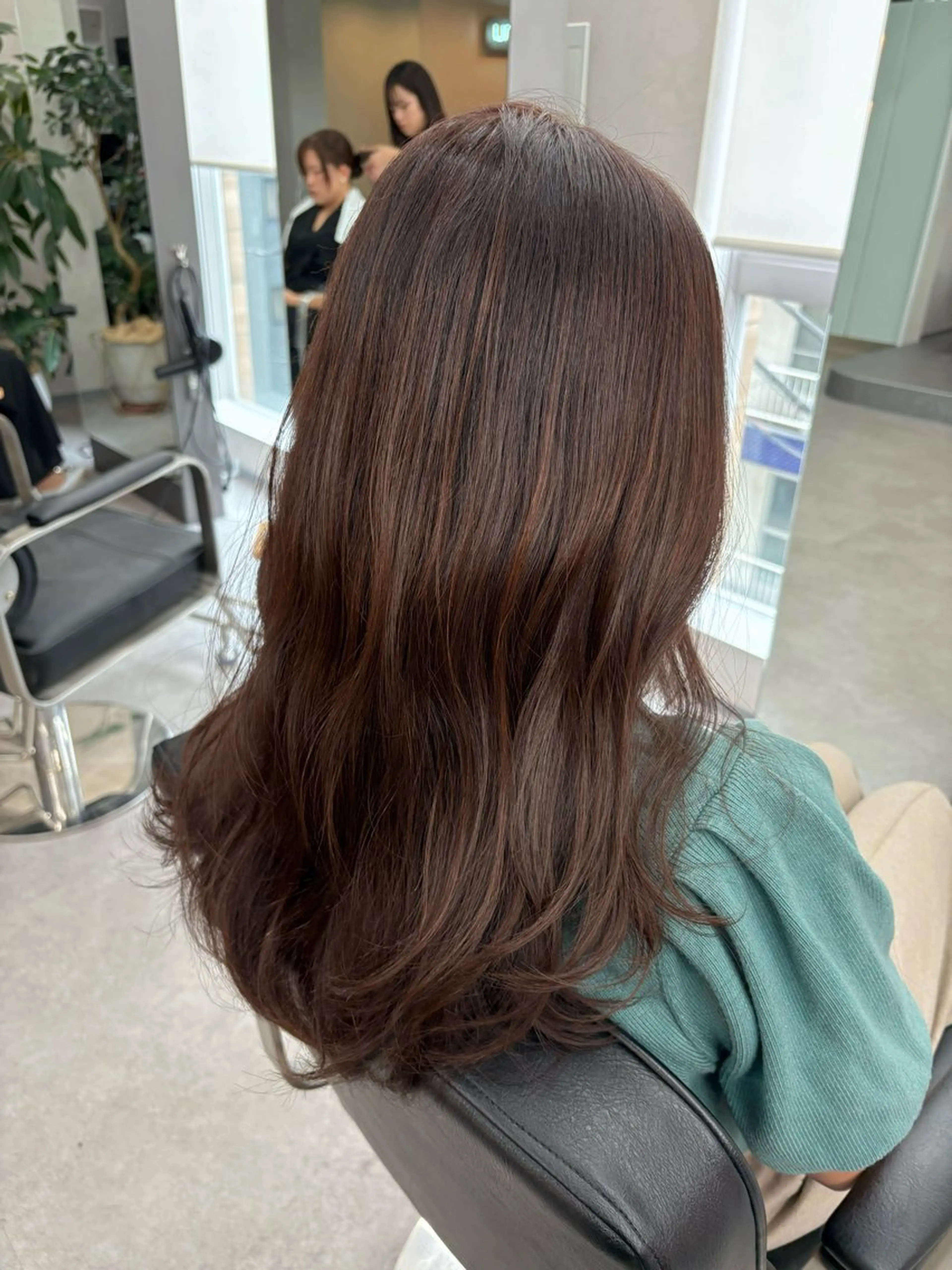ロング カラー ブラウンカラー ショコラブラウン レイヤーカット ローレイヤー カット ヘアカラー トリートメント ショート/ボブ/ 透明感カラー🌿神永のヘアスタイル