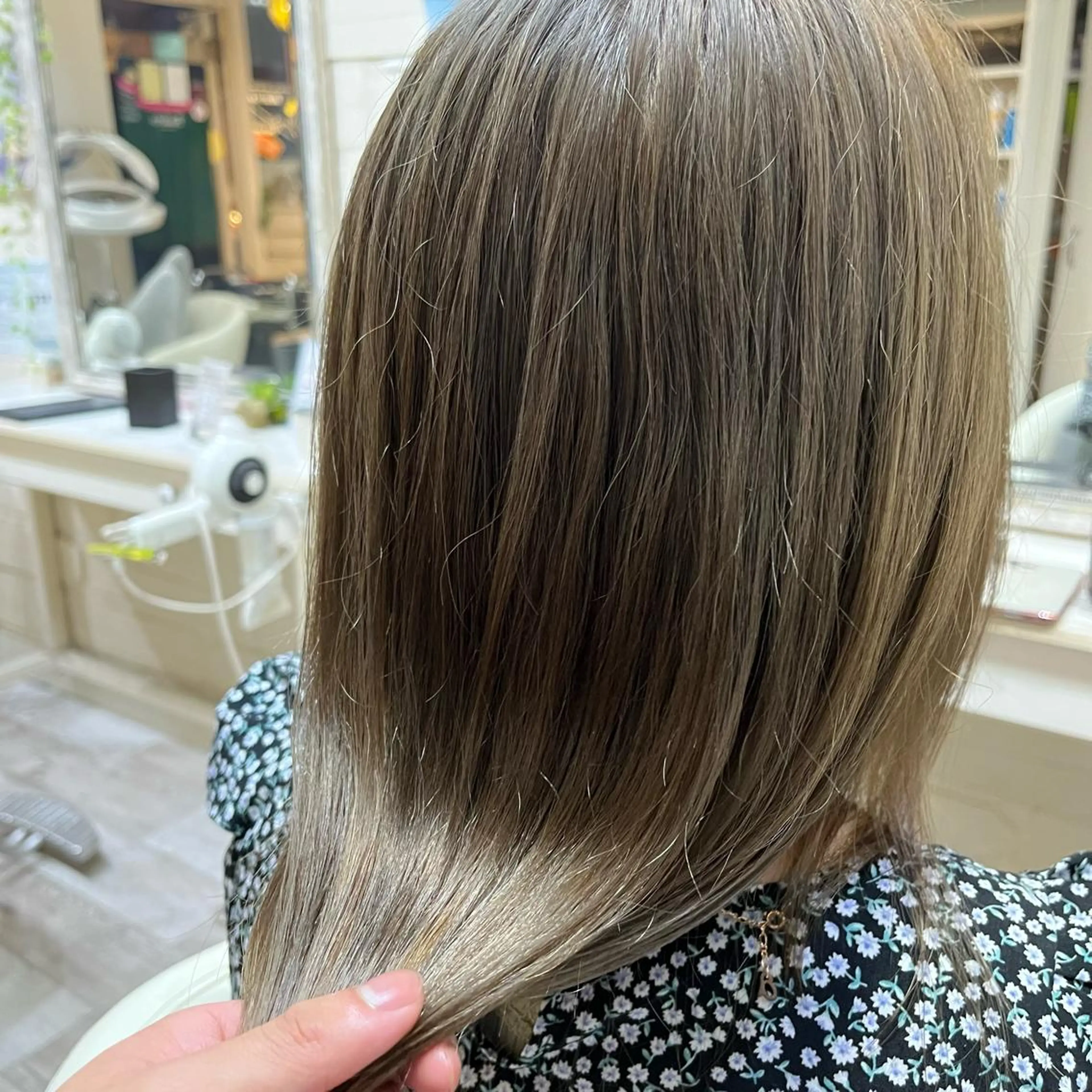 ロング カラー ブリーチ グレージュ カラー職人 なかもと たつひろのヘアスタイル