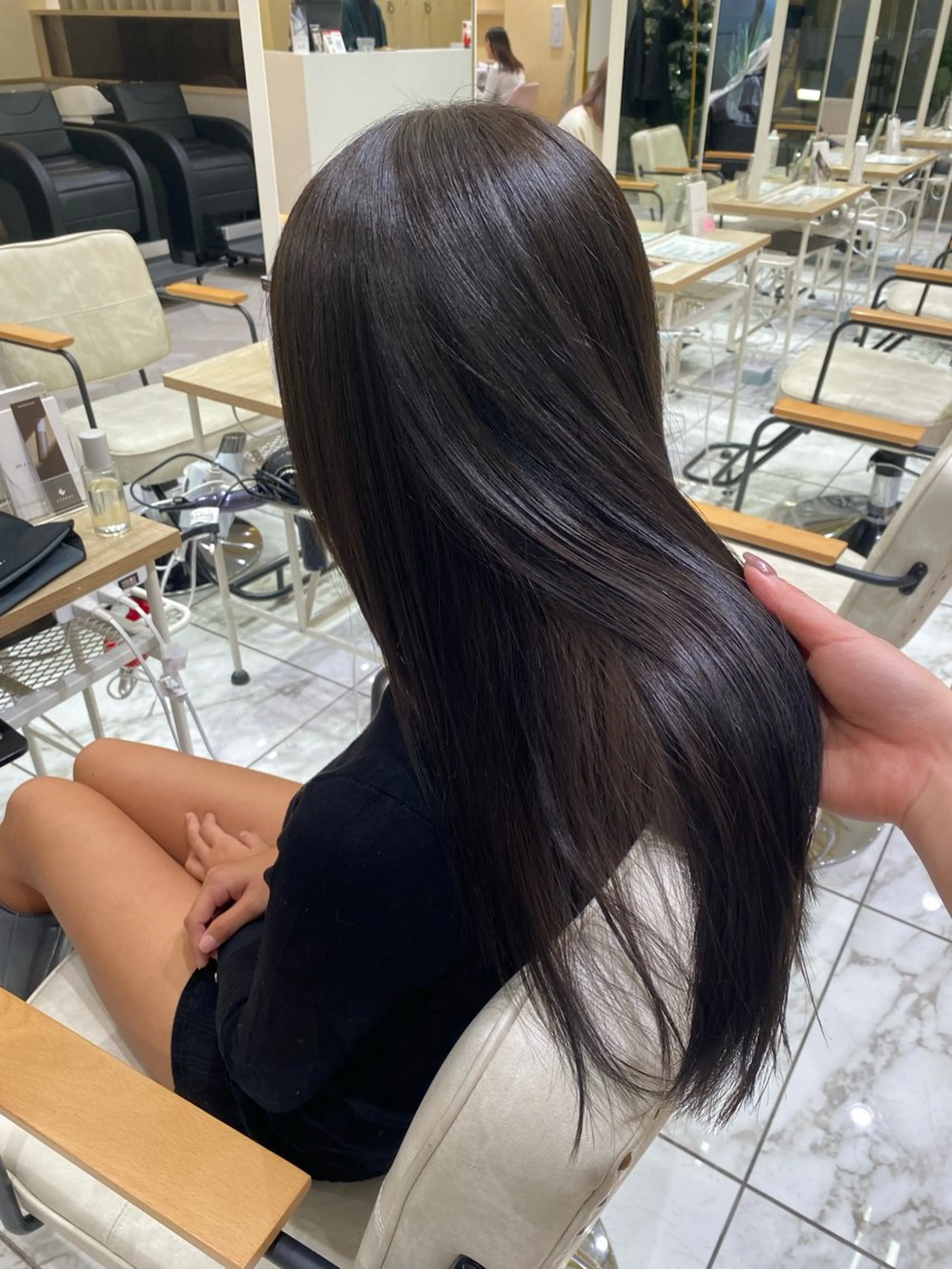 ロング カラー グレージュ オリーブグレージュ オリーブグレー カット ヘアカラー トリートメント hina☺︎ 髪質改善/ストレートのヘアスタイル