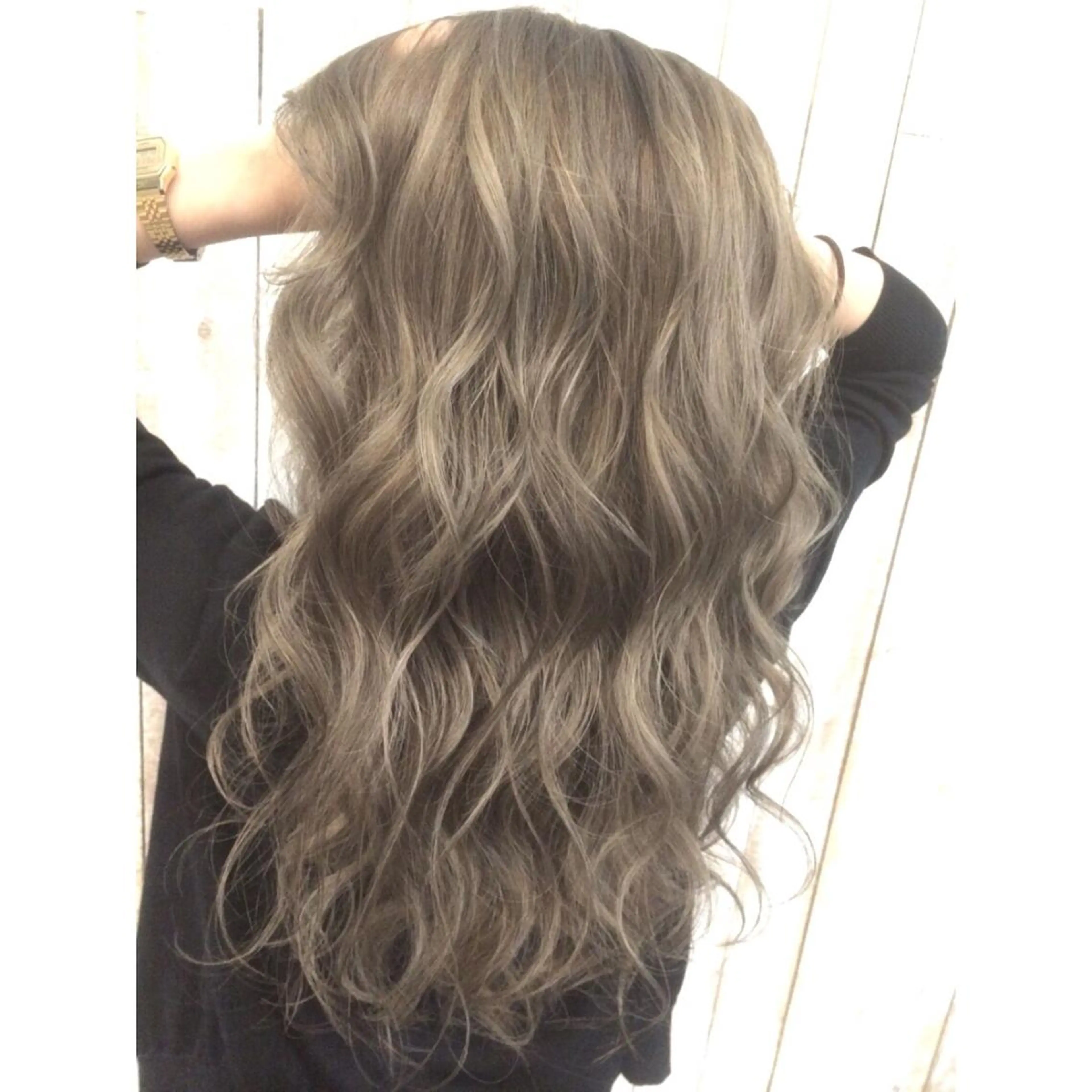 ロング カラー バレイヤージュ ベージュカラー レイヤーカット 井上 一平のヘアスタイル