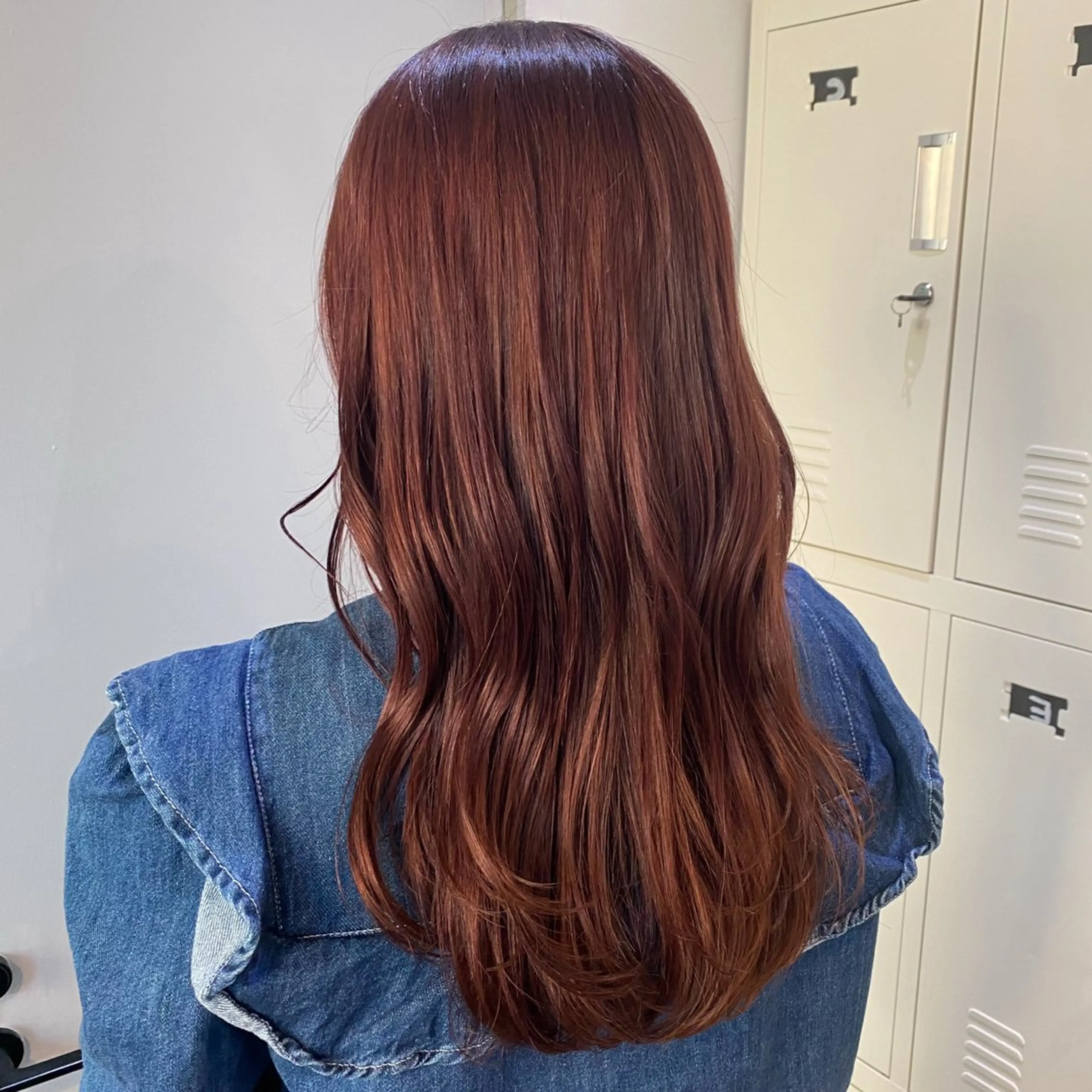 ロング カラー ブリーチ ブラウンカラー ブリーチなしカラー レッドカラー レッドブラウン 烏丸/顔周りカット/ くびれヘア/奈実のヘアスタイル