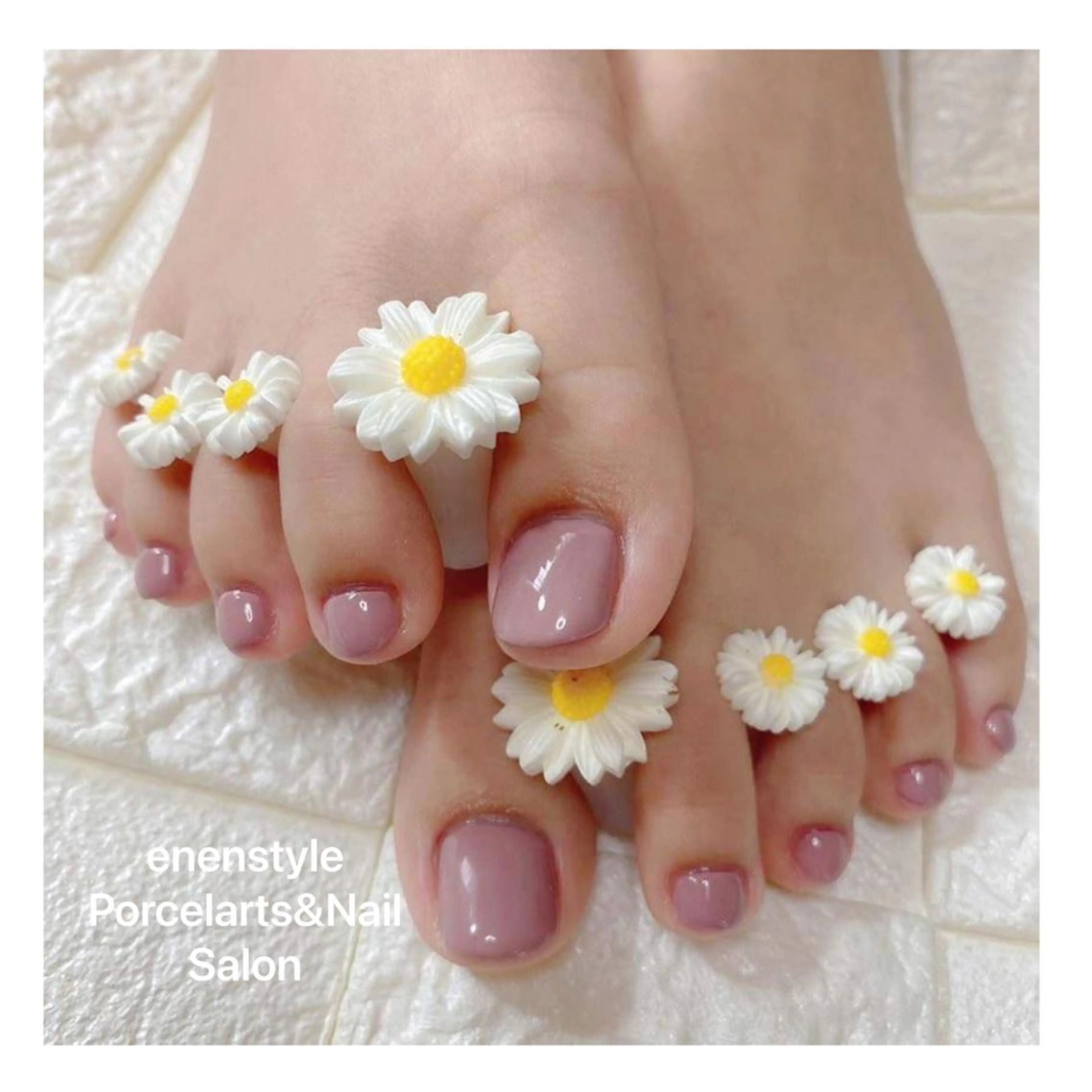 ミディアム ネイル ハンドネイル フットネイル 👑enen style👑のネイルデザイン