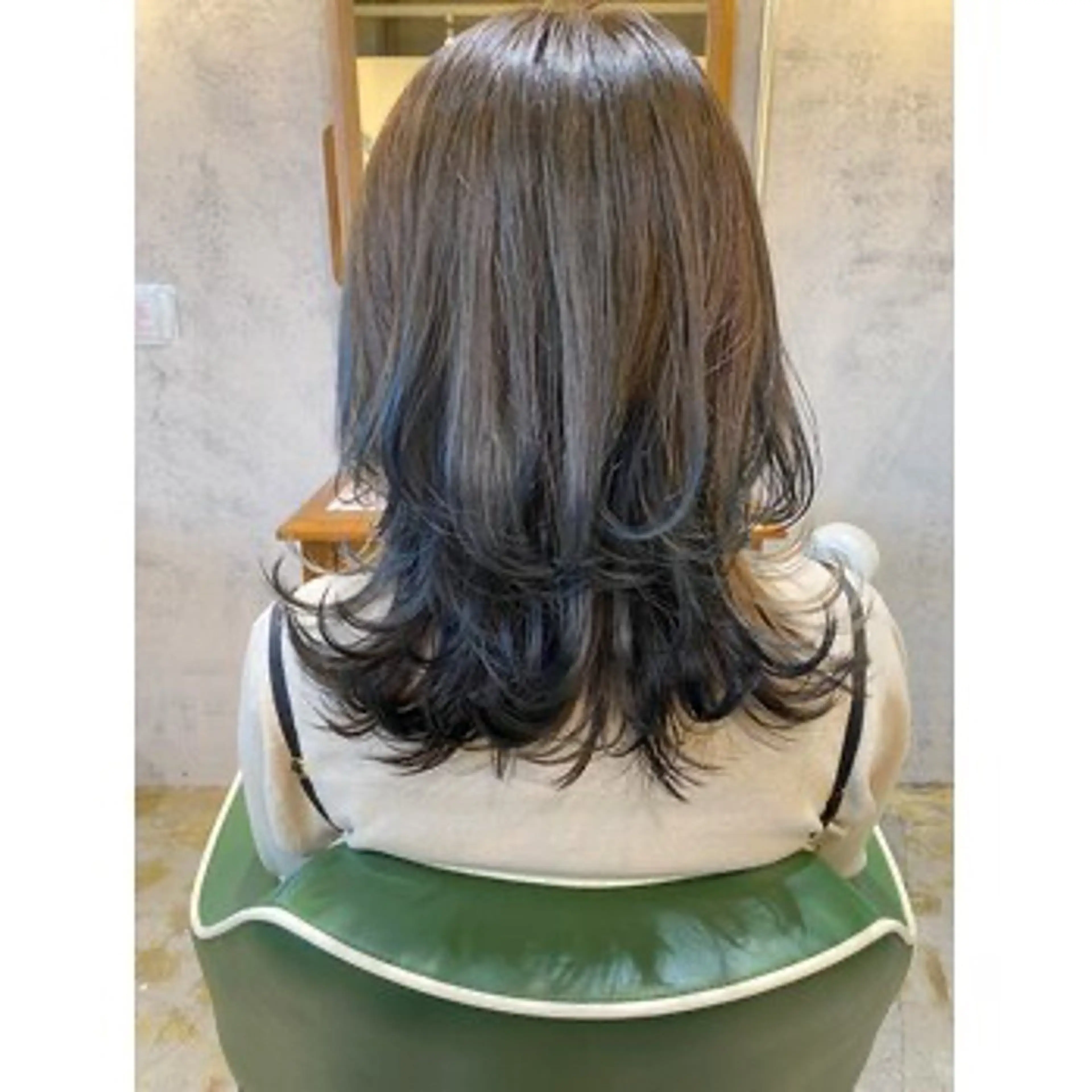 セミロング ウルフカット スタイリスト まことのヘアスタイル