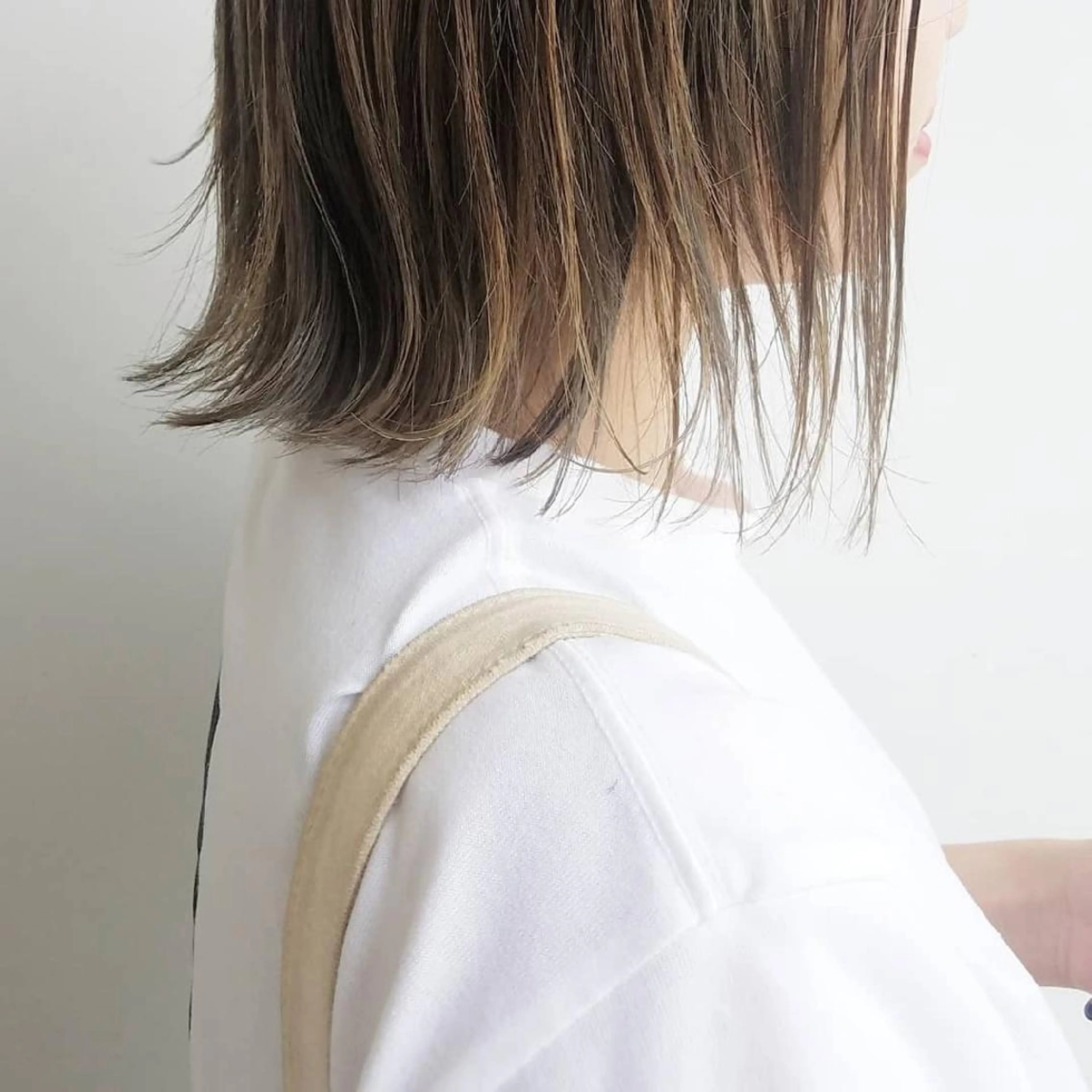 ミディアム パーマ ネイル ハイライト カジュアル iplus まつげ、眉毛、耳つぼのマツエク・マツパデザイン